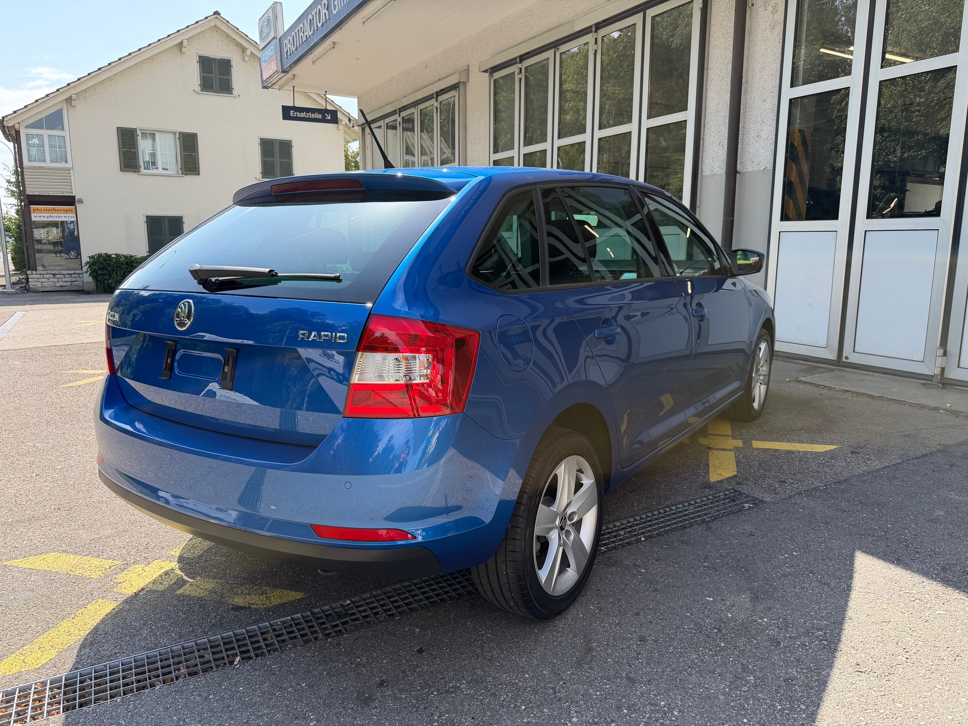 SKODA Rapid Spaceback 1.6 TDI Ambition-image-4