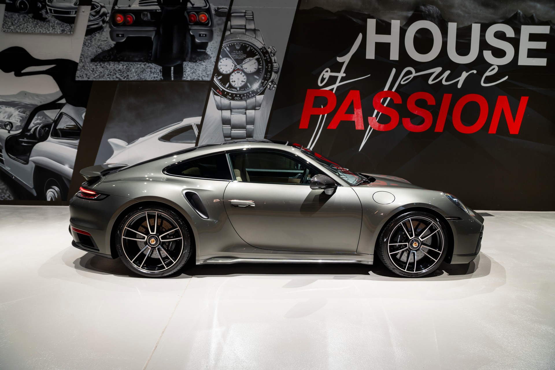 PORSCHE 911 Turbo S PDK-showroom-element-2