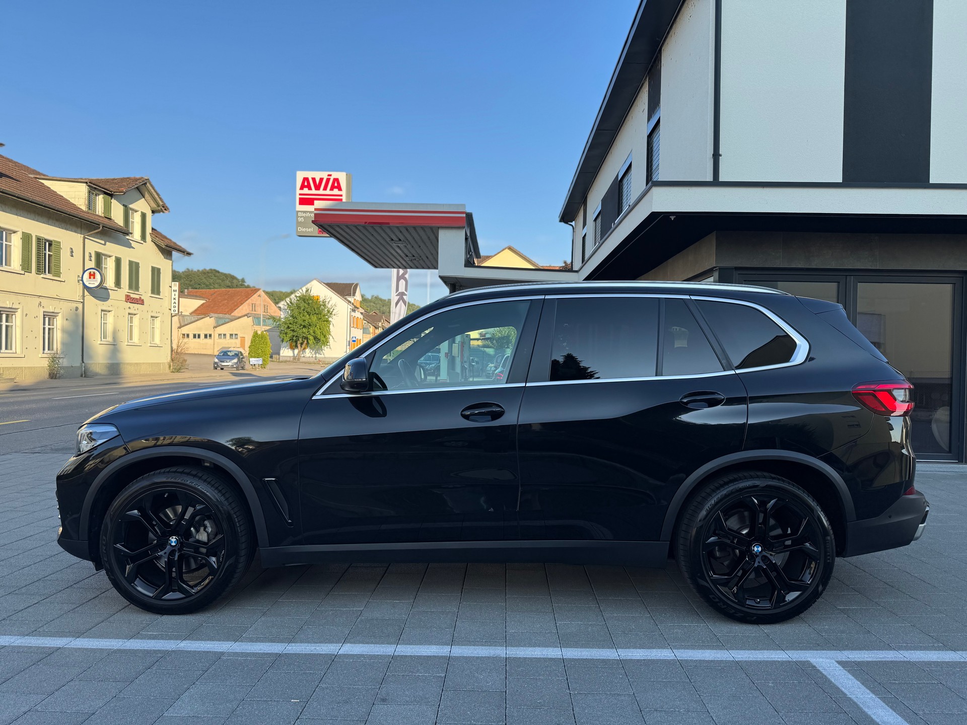 BMW X5 xDrive 30d Steptronic **265 PS**Voll-Leder-showroom-element-1