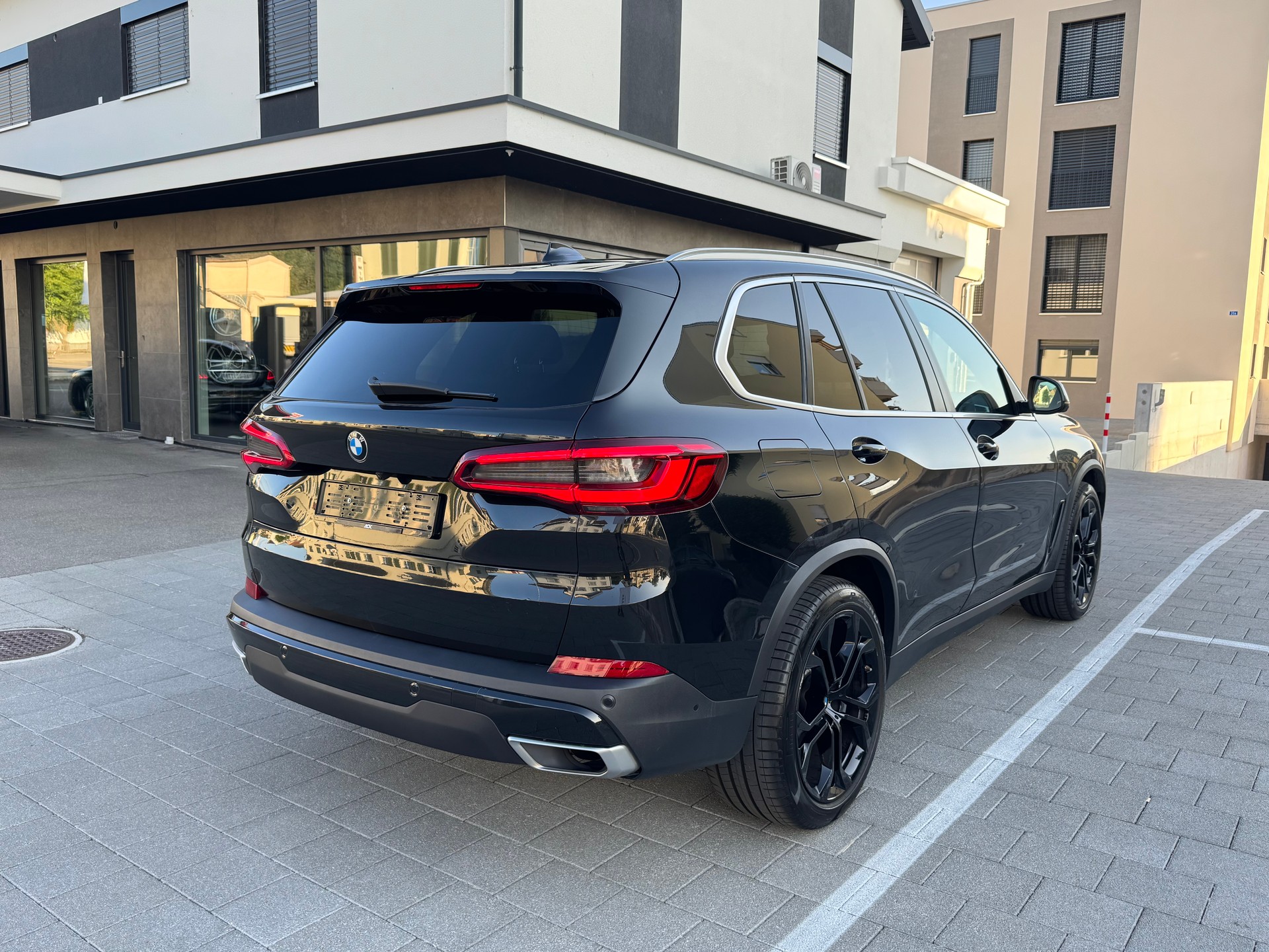BMW X5 xDrive 30d Steptronic **265 PS**Voll-Leder-image-4