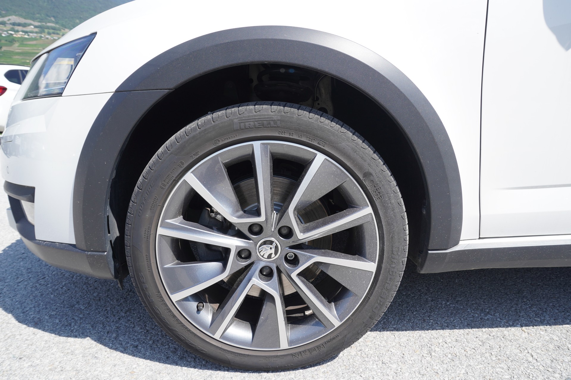 SKODA Octavia Combi 2.0 TSI Scout 4x4 DSG-image-22