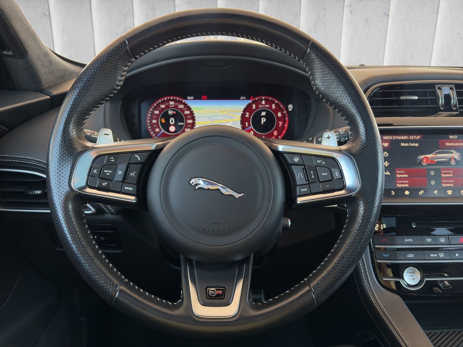 JAGUAR F-Pace 5.0 V8 SVR AWD Automatik-image-10