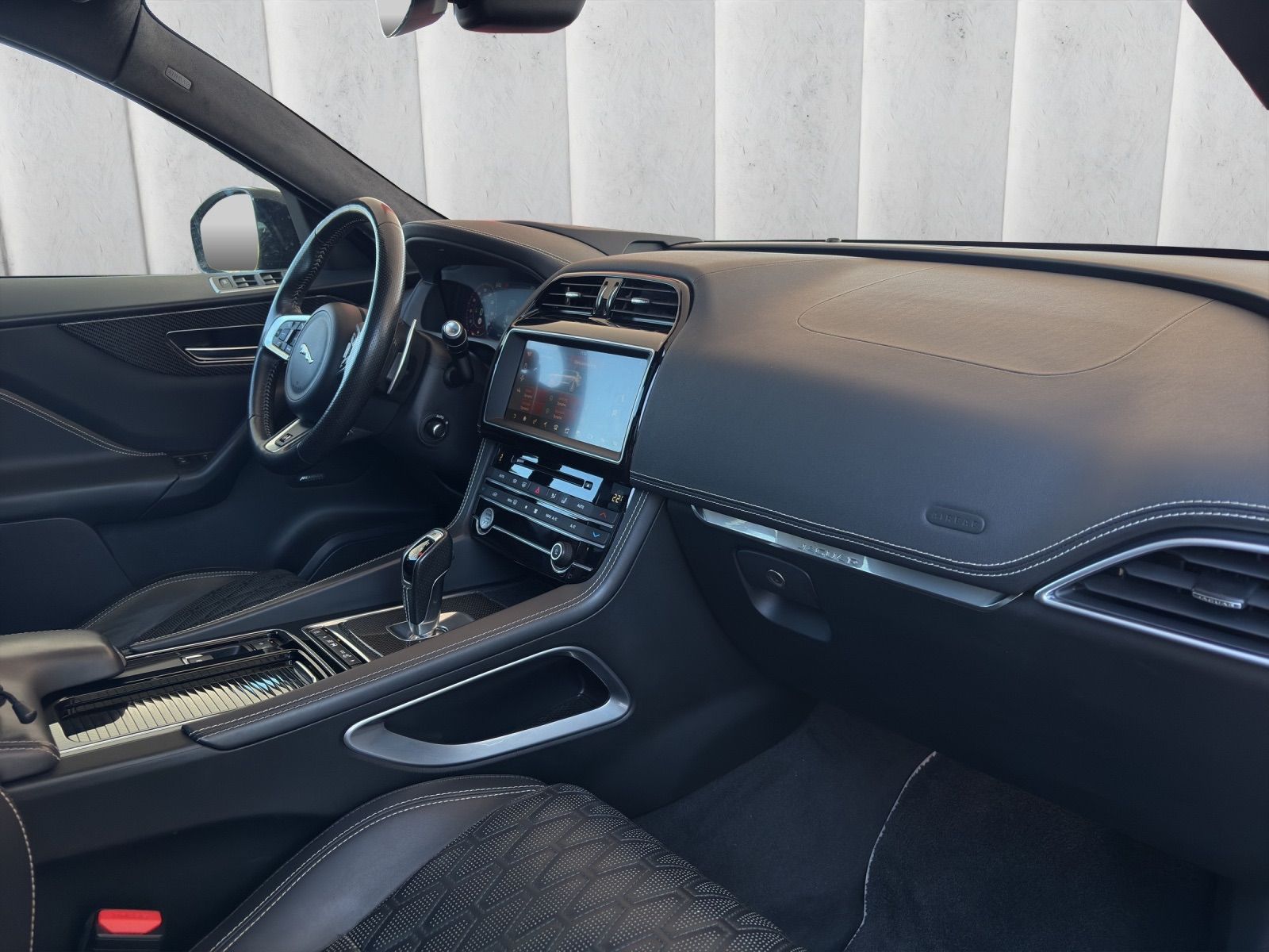 JAGUAR F-Pace 5.0 V8 SVR AWD Automatik-image-9