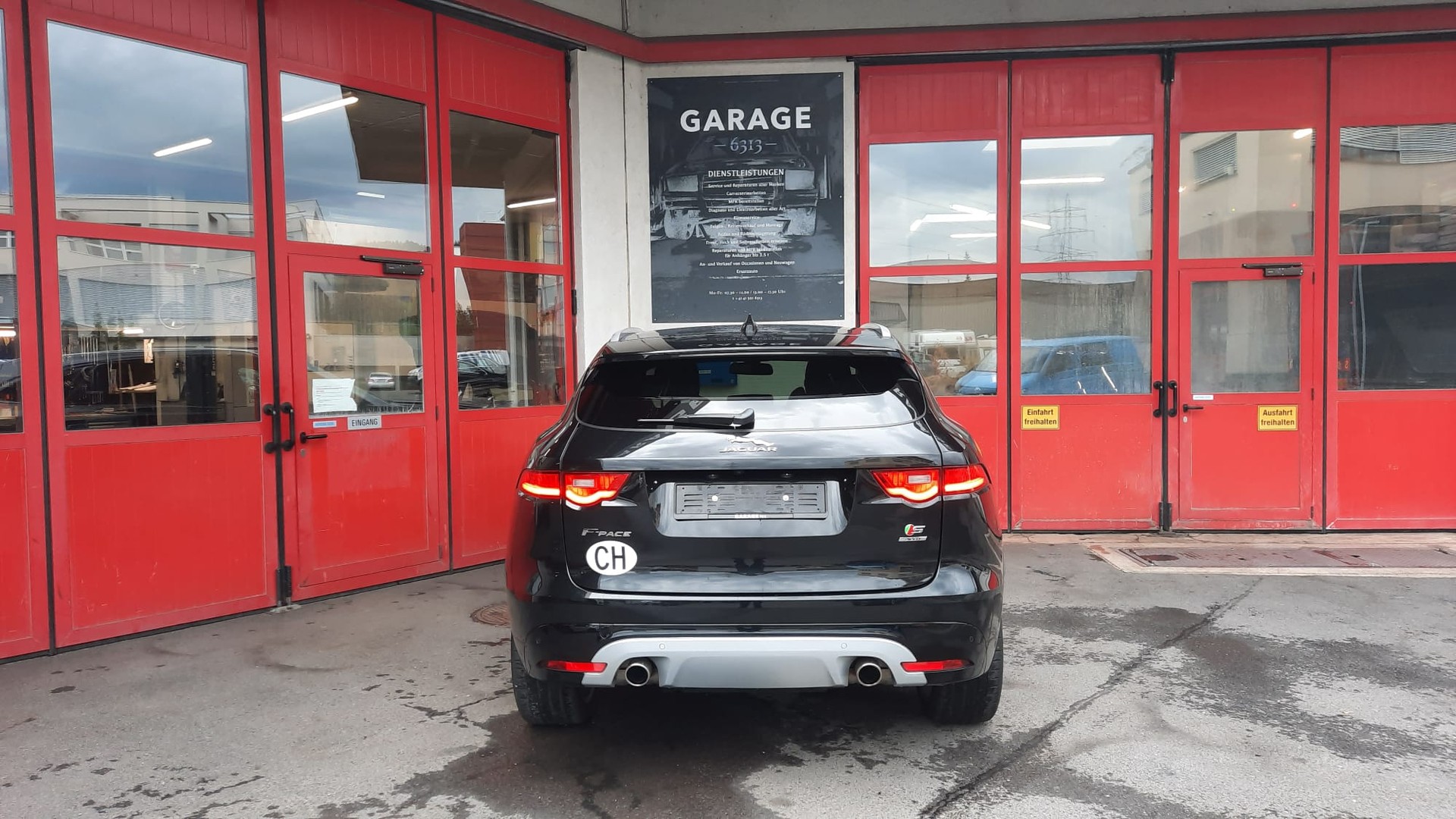 JAGUAR F-Pace 3.0 V6 S AWD Automatik-showroom-element-3