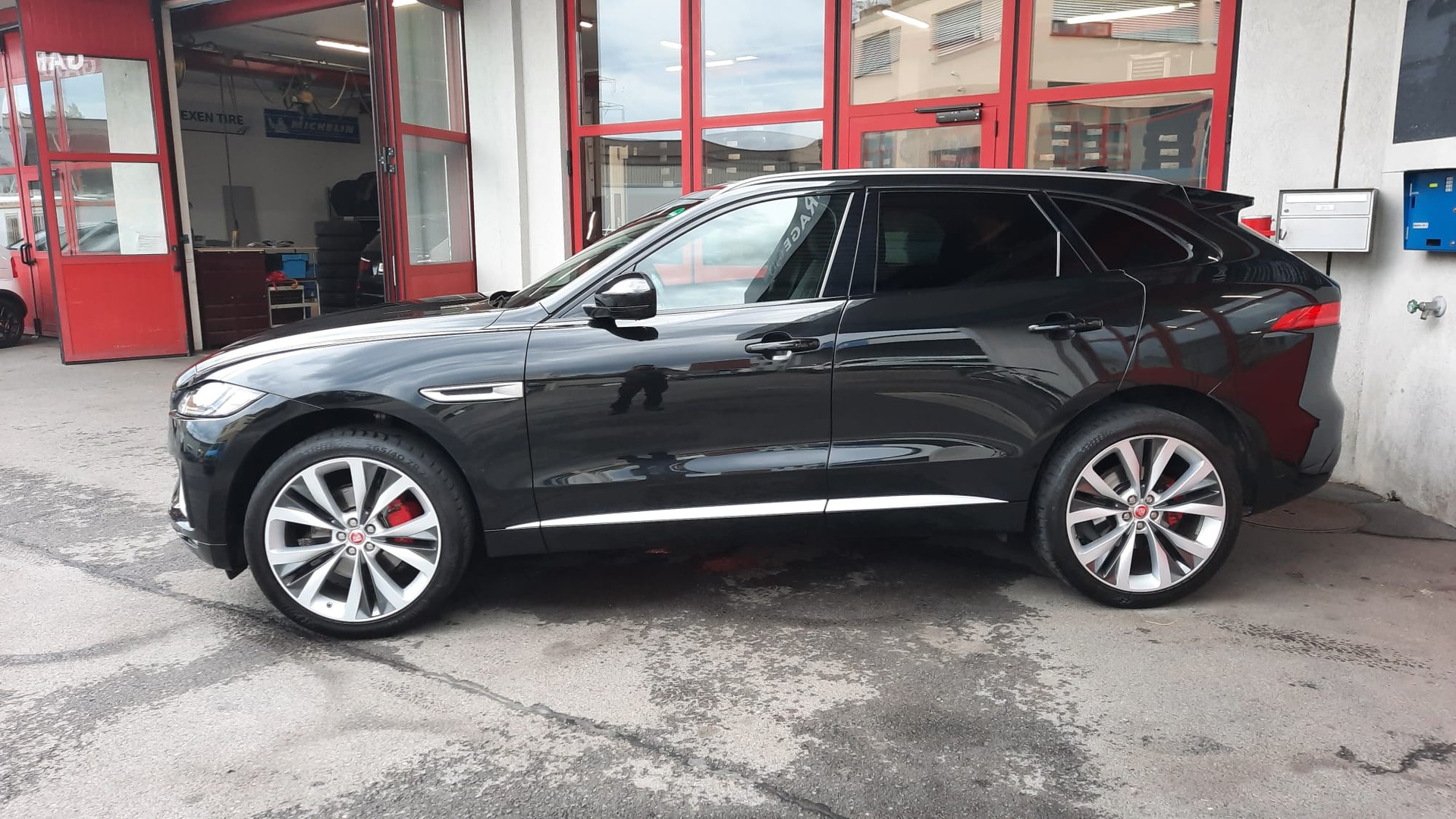 JAGUAR F-Pace 3.0 V6 S AWD Automatik-showroom-element-2