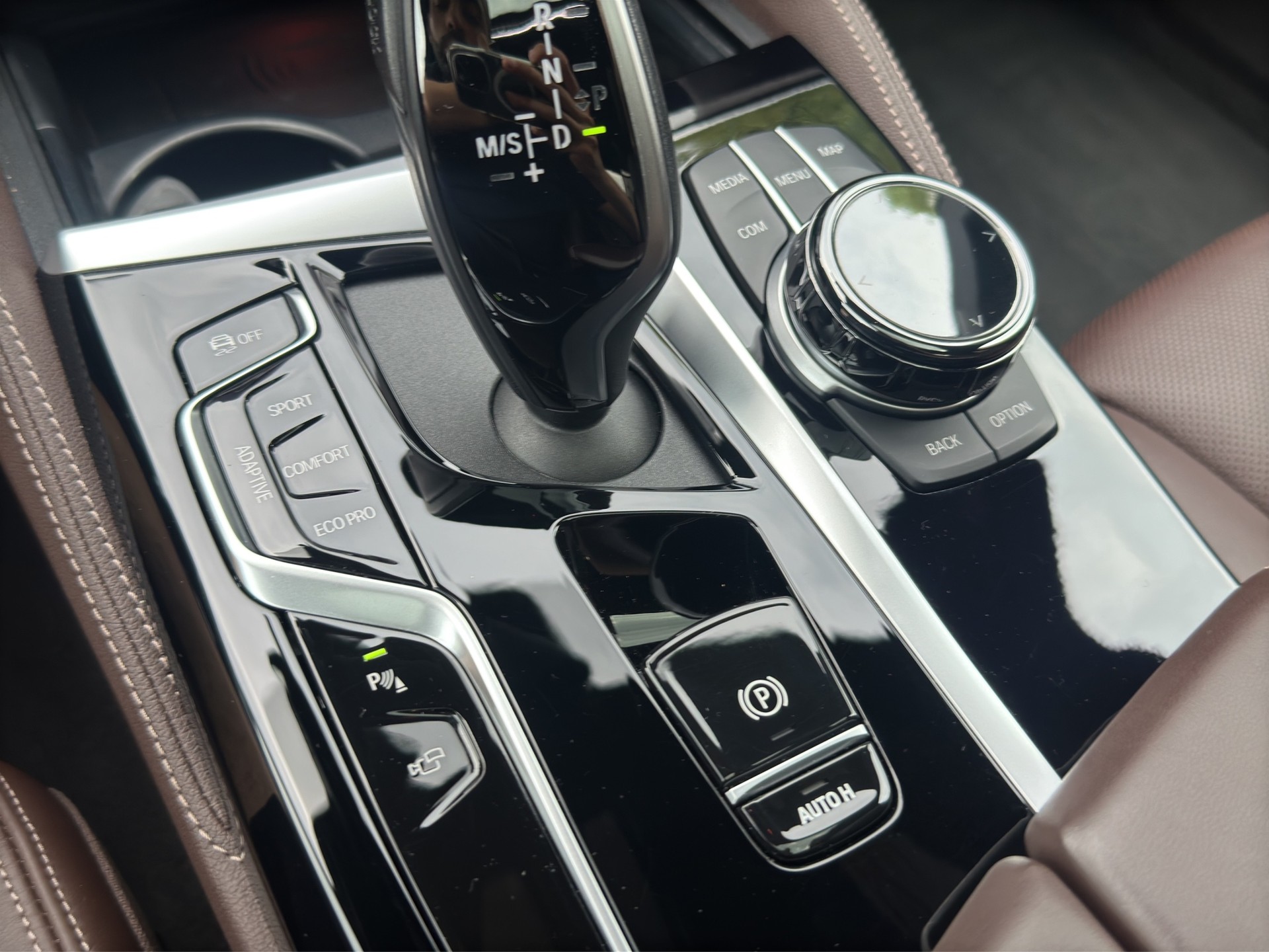 BMW M550i xDrive FACLIFT Exclusiv AHK / Standheizung / ACC-image-21