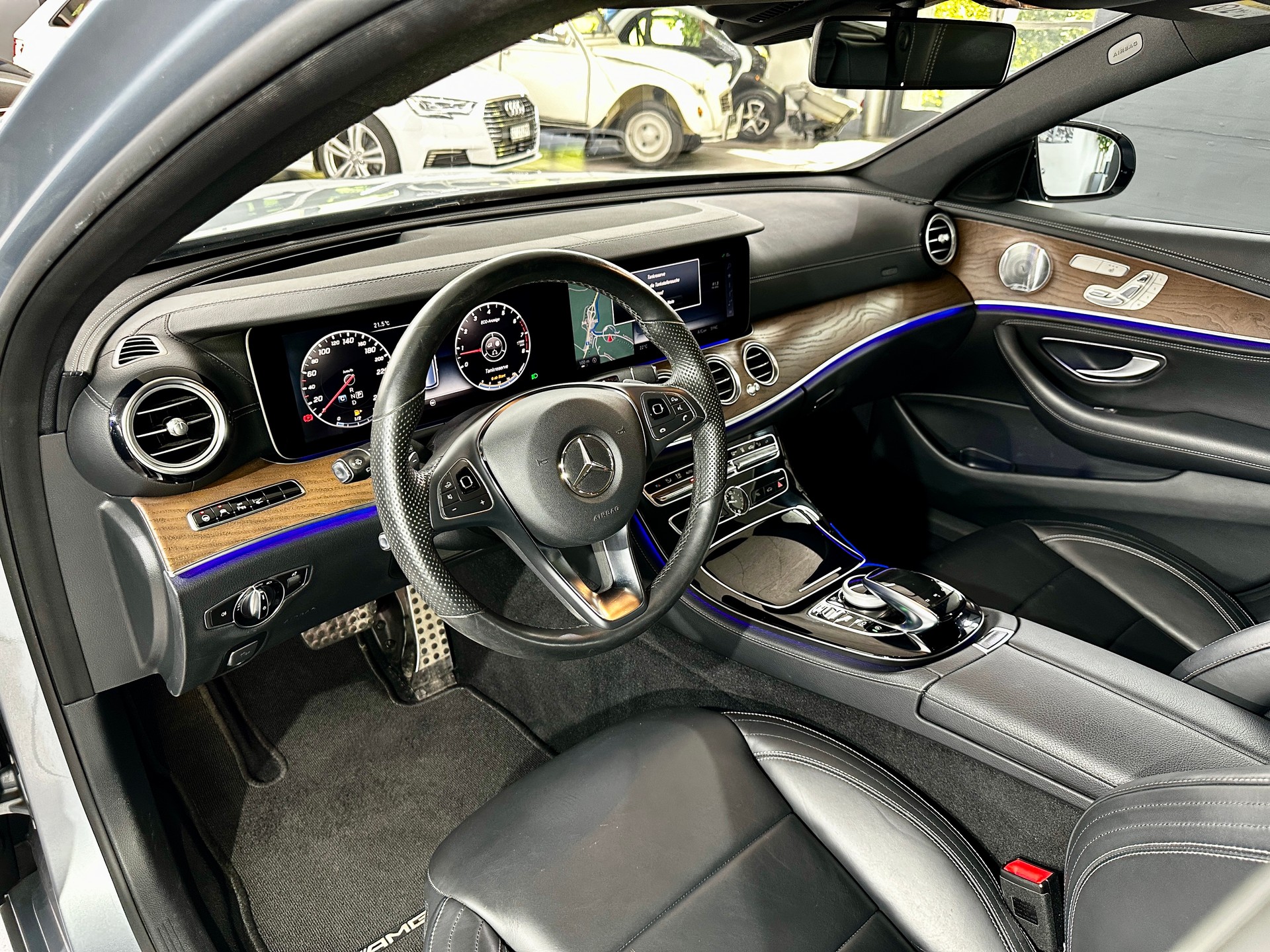 MERCEDES-BENZ E 400 AMG Line 4 Matic 9G-Tronic-image-11