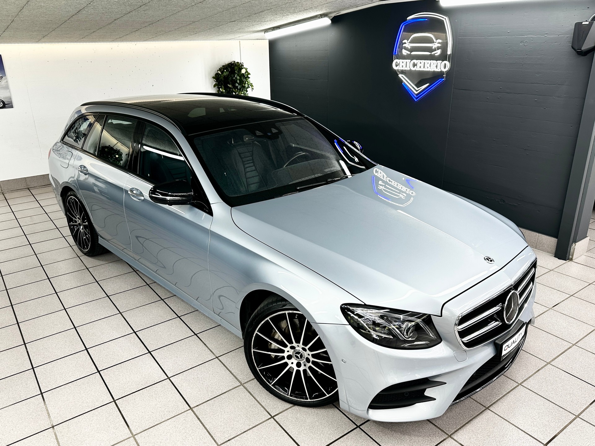 MERCEDES-BENZ E 400 AMG Line 4 Matic 9G-Tronic-showroom-element-1