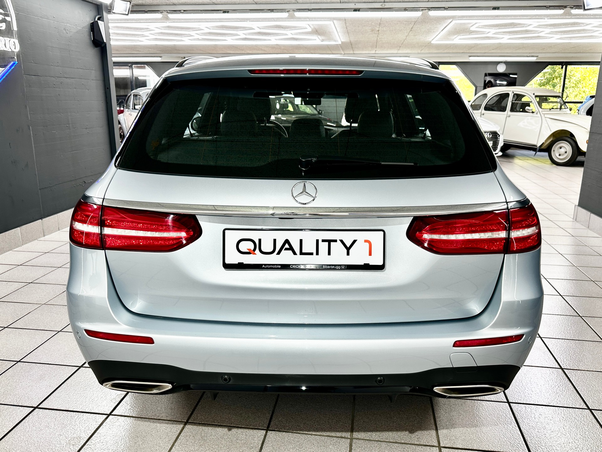 MERCEDES-BENZ E 400 AMG Line 4 Matic 9G-Tronic-showroom-element-3