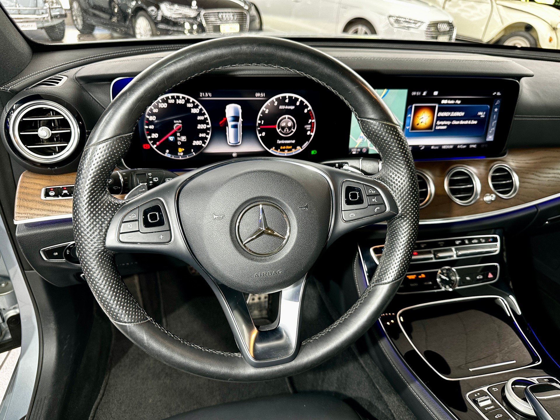MERCEDES-BENZ E 400 AMG Line 4 Matic 9G-Tronic-image-15