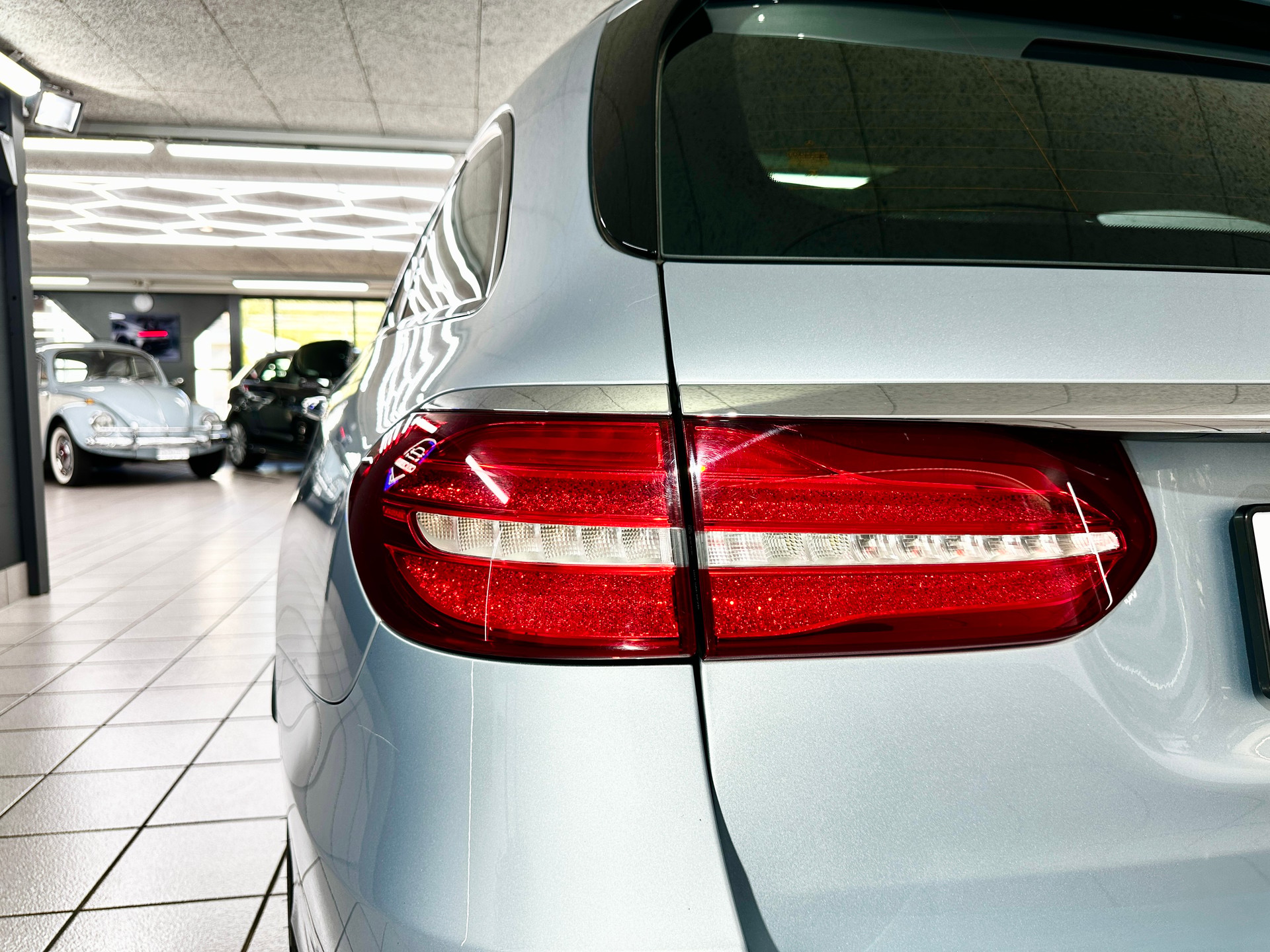 MERCEDES-BENZ E 400 AMG Line 4 Matic 9G-Tronic-image-4