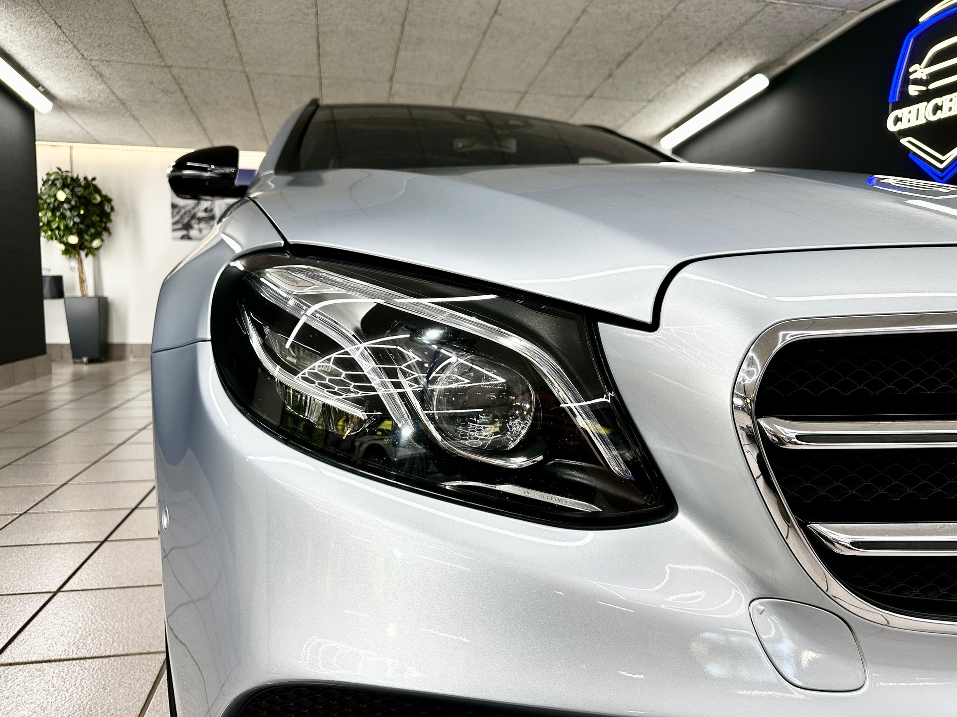 MERCEDES-BENZ E 400 AMG Line 4 Matic 9G-Tronic-image-8