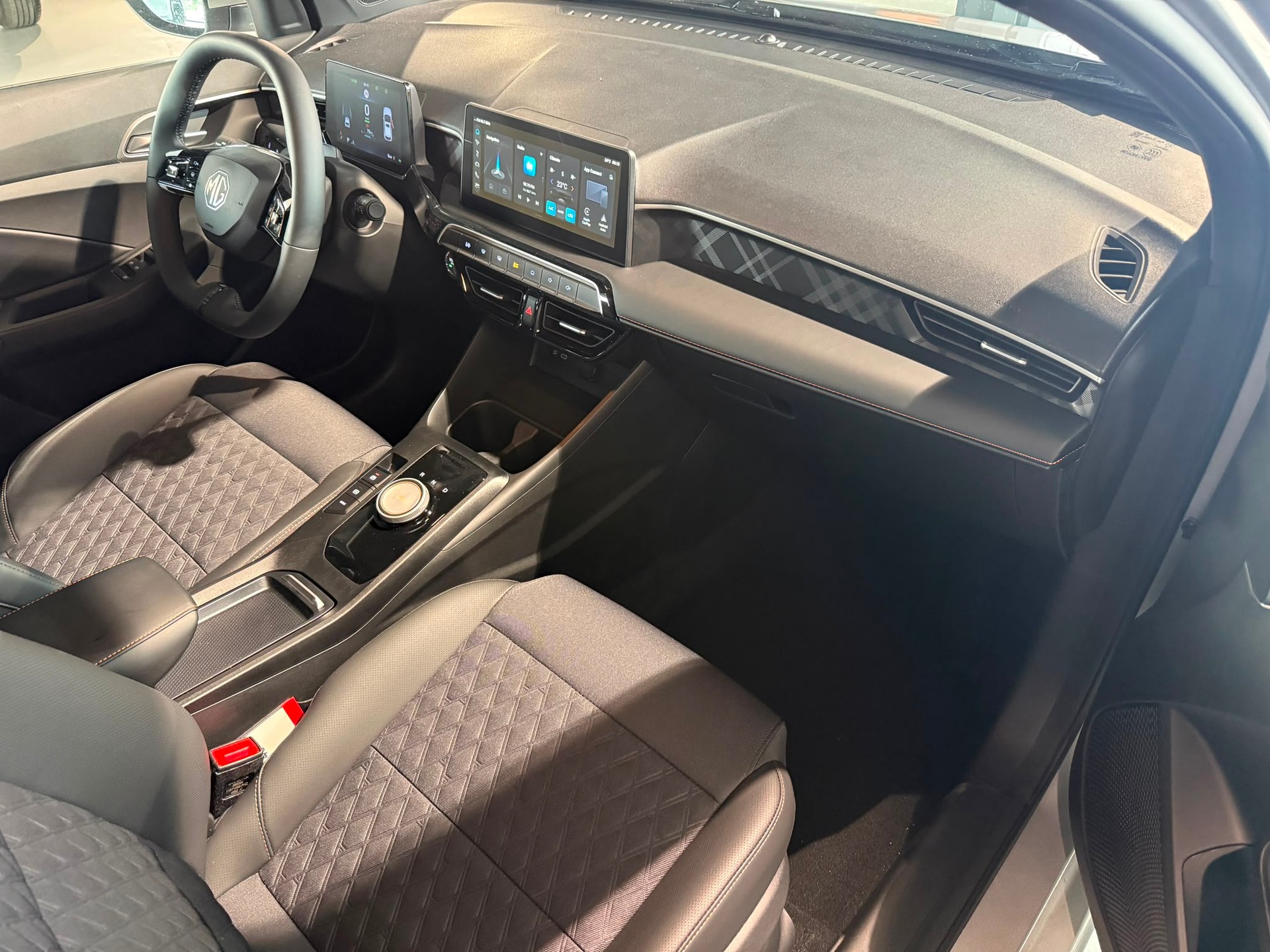 MG 3 1.5 Hybrid Luxury Aut.-image-12