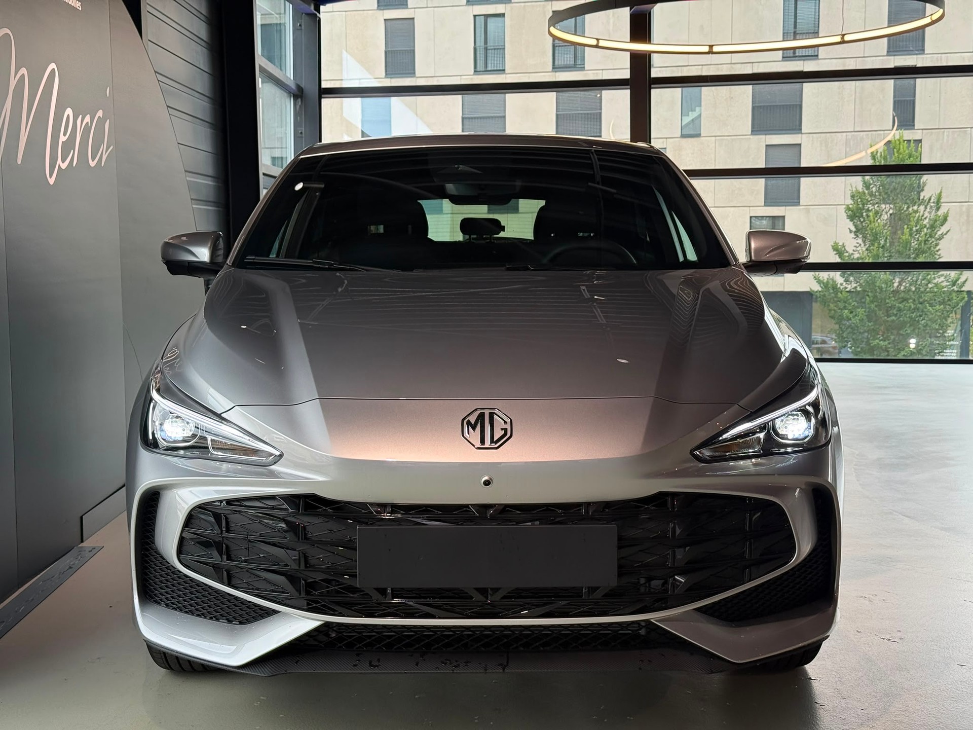 MG 3 1.5 Hybrid Luxury Aut.-showroom-element-1