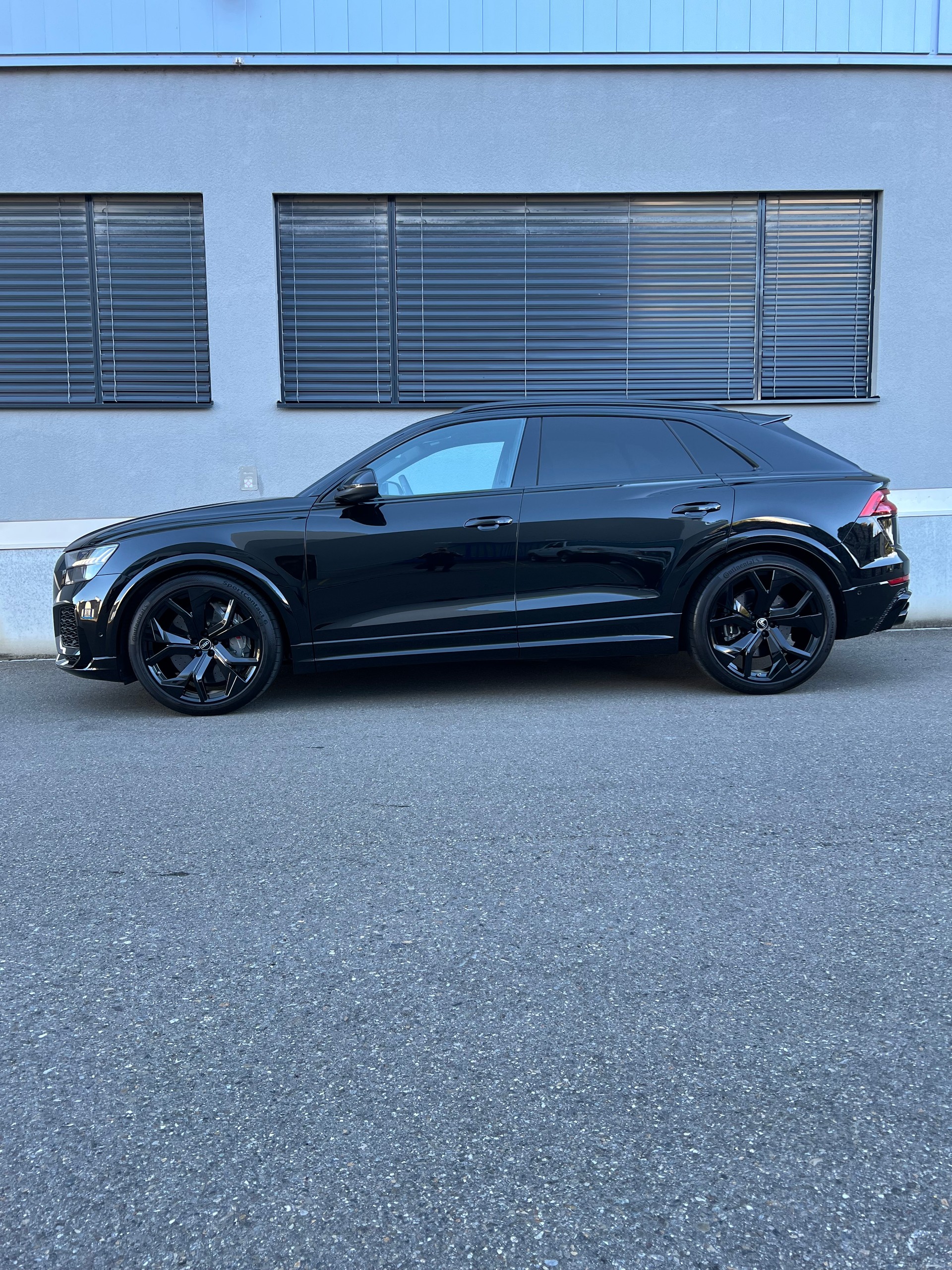 AUDI RSQ8 quattro tiptronic-showroom-element-1