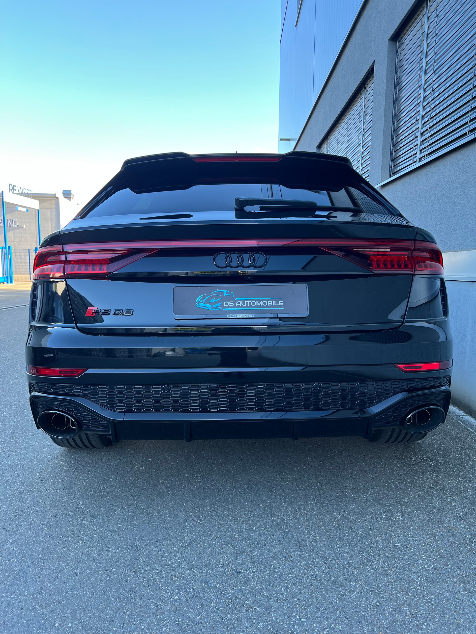 AUDI RSQ8 quattro tiptronic-showroom-element-3