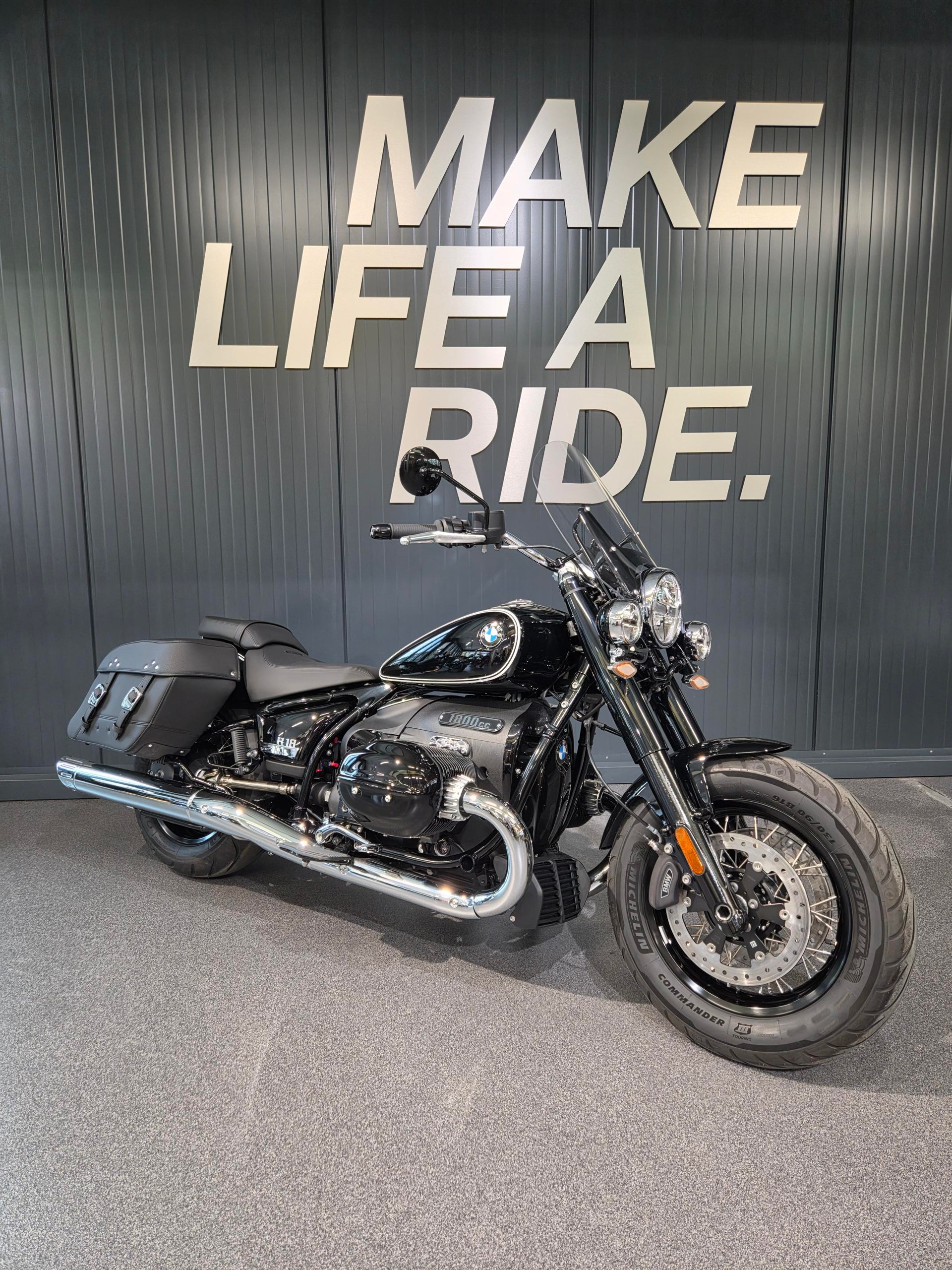 BMW R 18 Classic-image-1