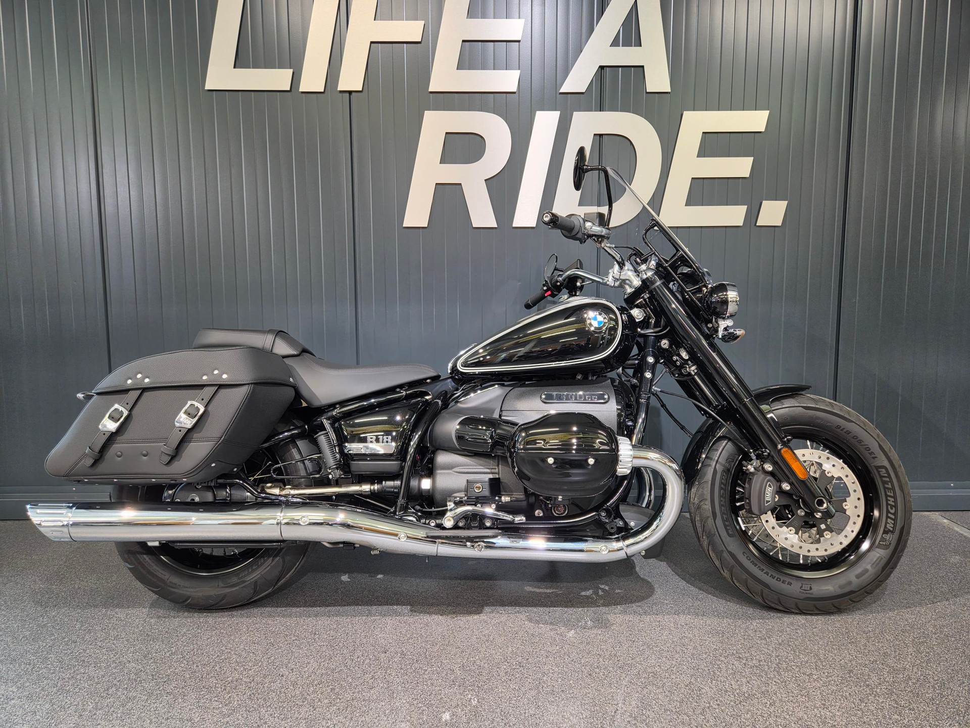 BMW R 18 Classic-image-0