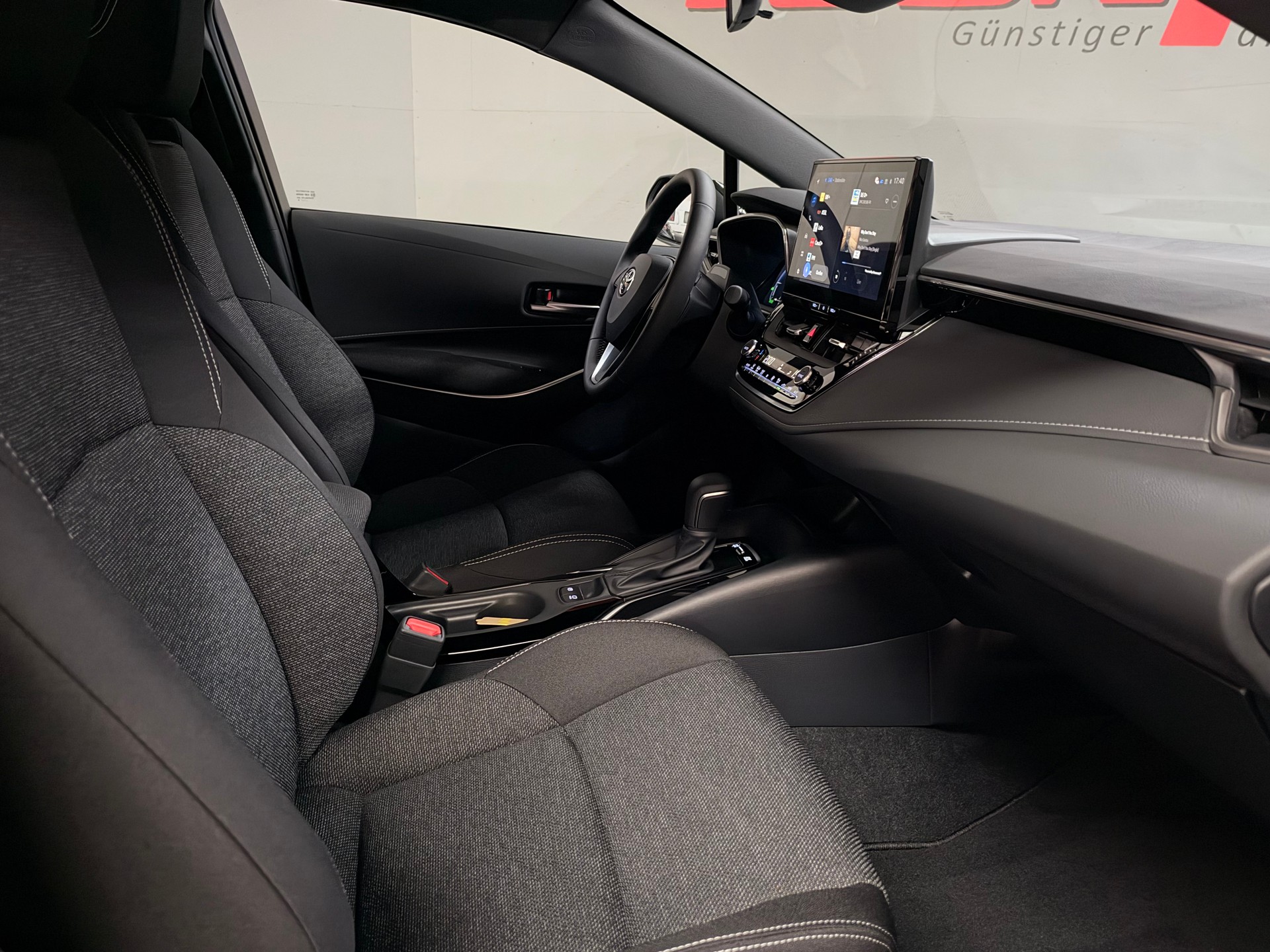 TOYOTA Corolla Touring Sports 1.8 HSD Comfort e-CVT-image-16
