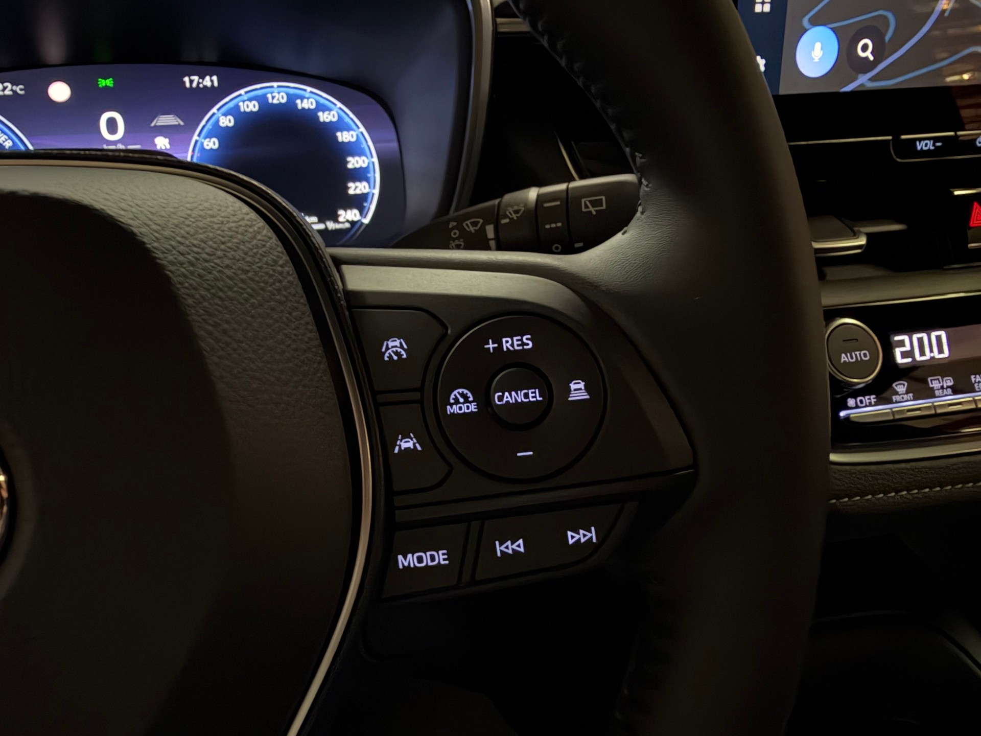 TOYOTA Corolla Touring Sports 1.8 HSD Comfort e-CVT-image-24