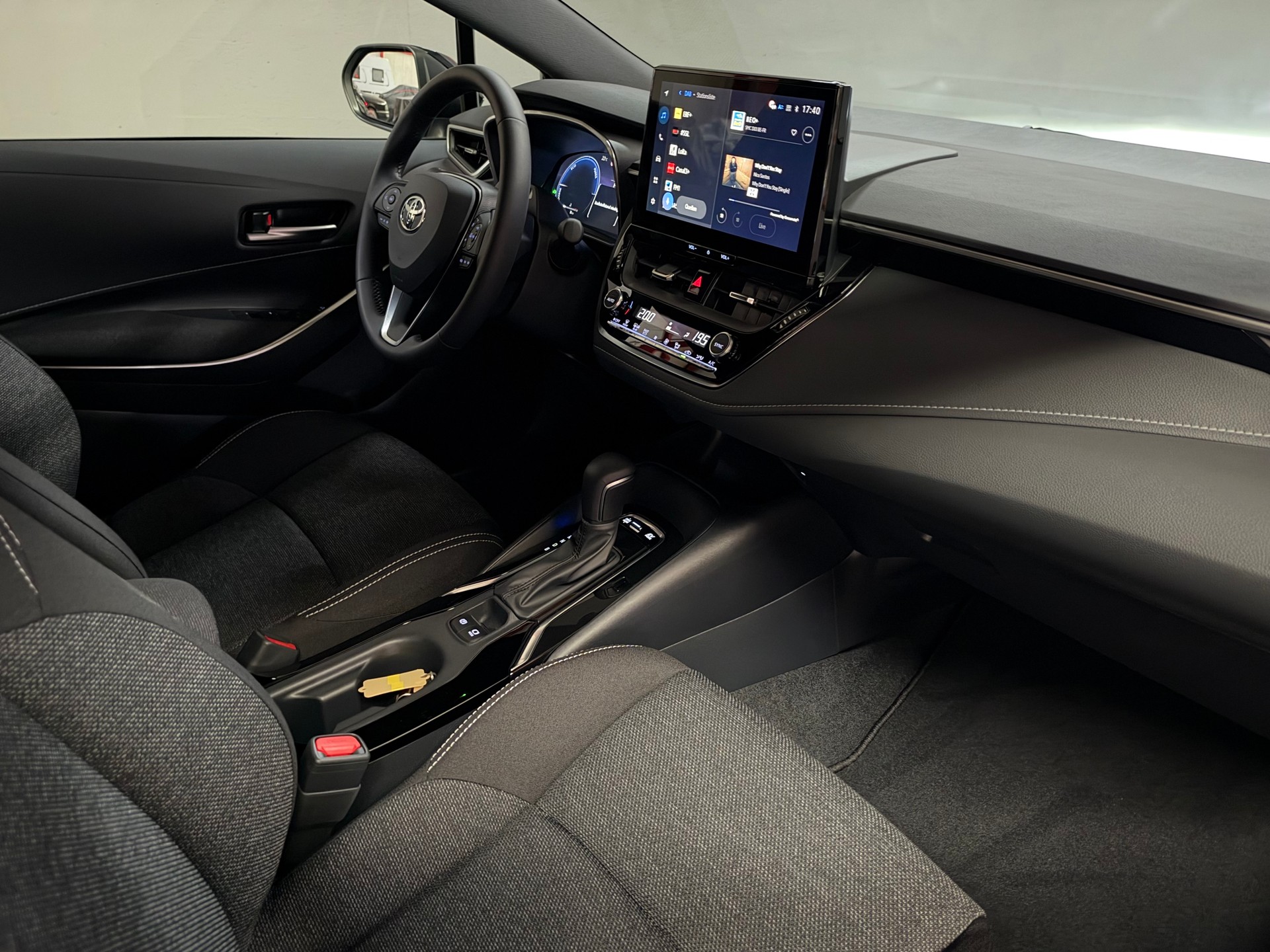 TOYOTA Corolla Touring Sports 1.8 HSD Comfort e-CVT-image-17