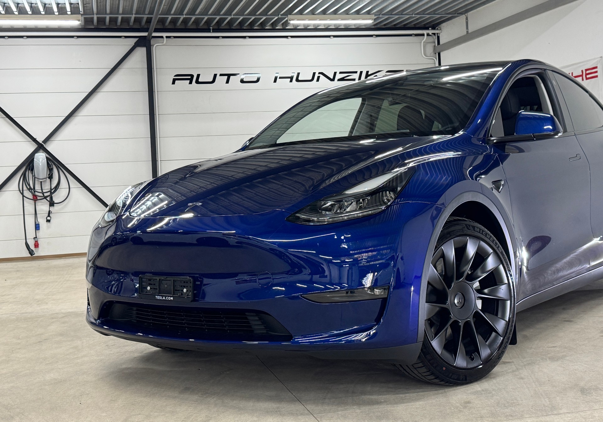 TESLA Model Y Long Range Allrad 514PS / Enhanced Autopilot / Anhängerkupplung-showroom-element-1