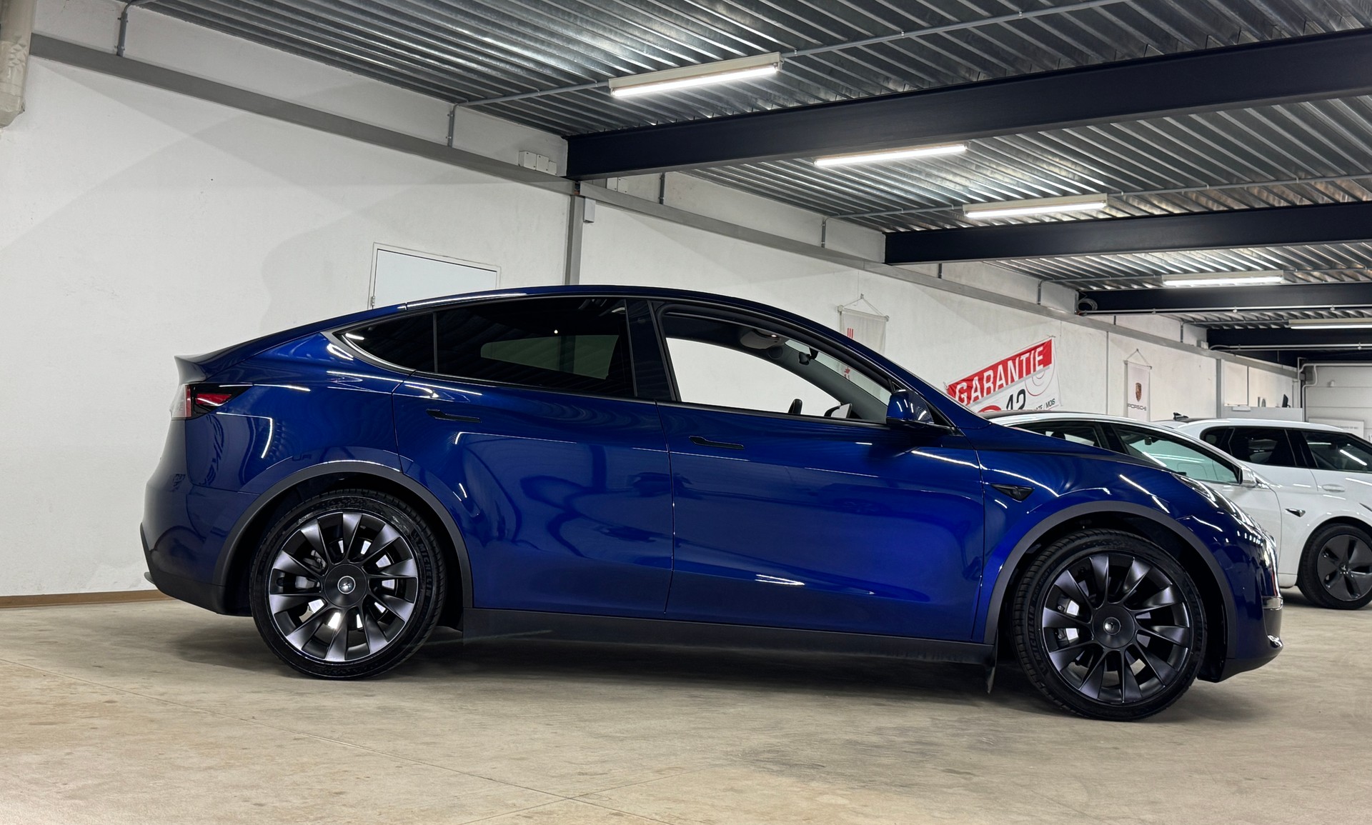 TESLA Model Y Long Range Allrad 514PS / Enhanced Autopilot / Anhängerkupplung-showroom-element-3