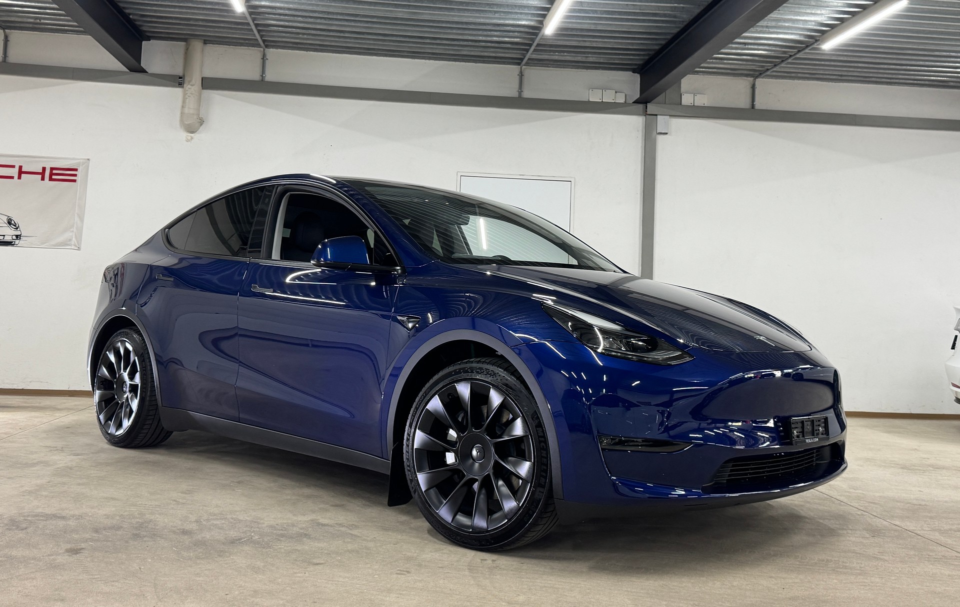 TESLA Model Y Long Range Allrad 514PS / Enhanced Autopilot / Anhängerkupplung-showroom-element-2