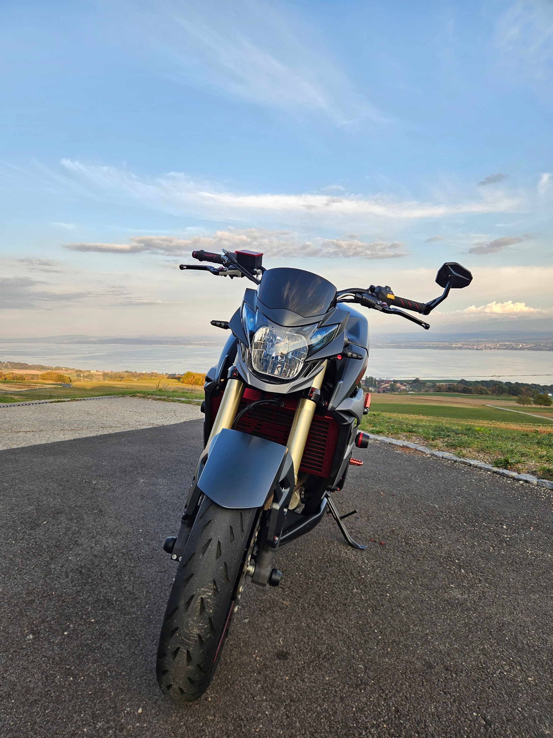 SUZUKI GSR 750 ABS-image-2