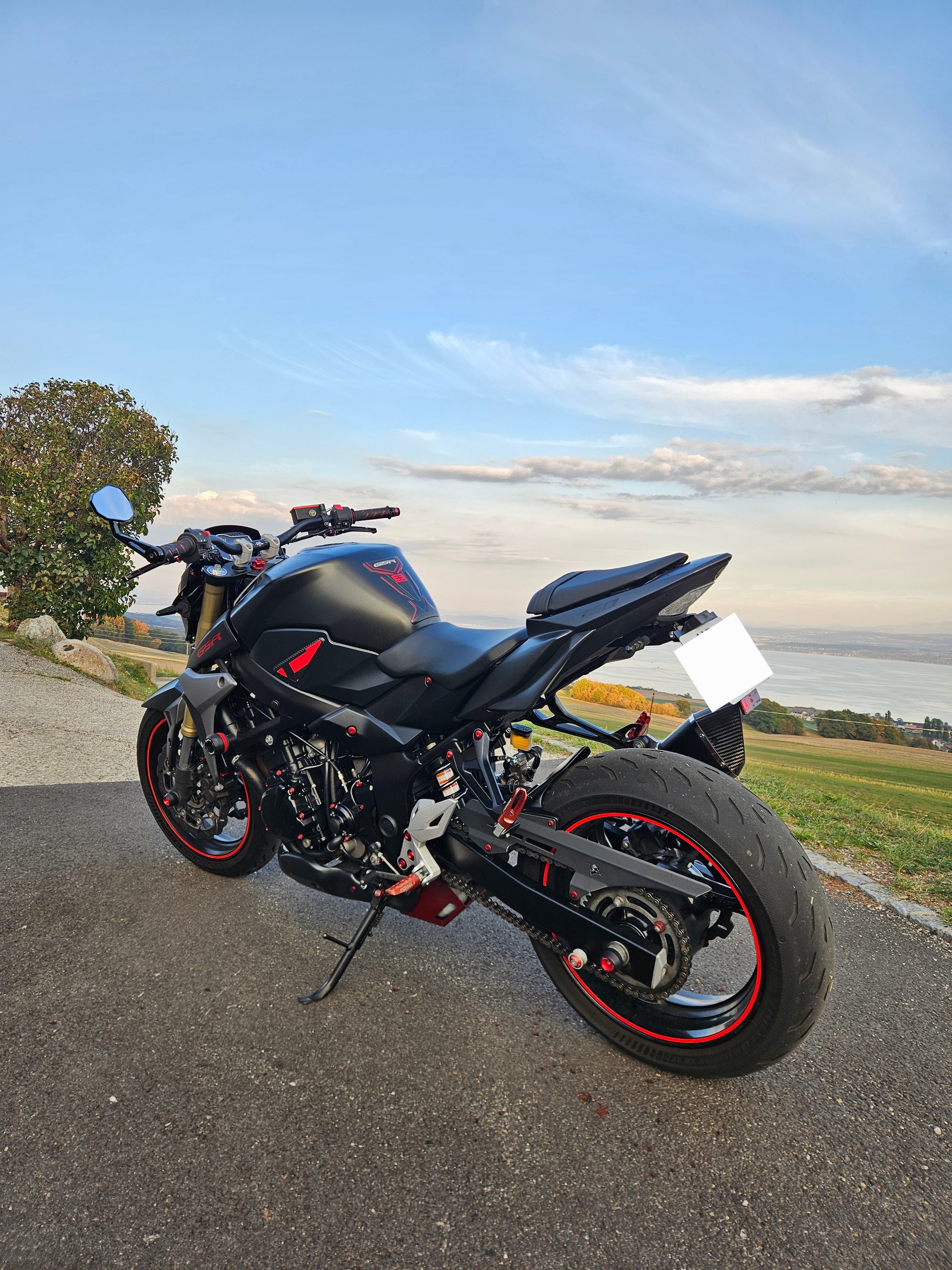 SUZUKI GSR 750 ABS-image-5