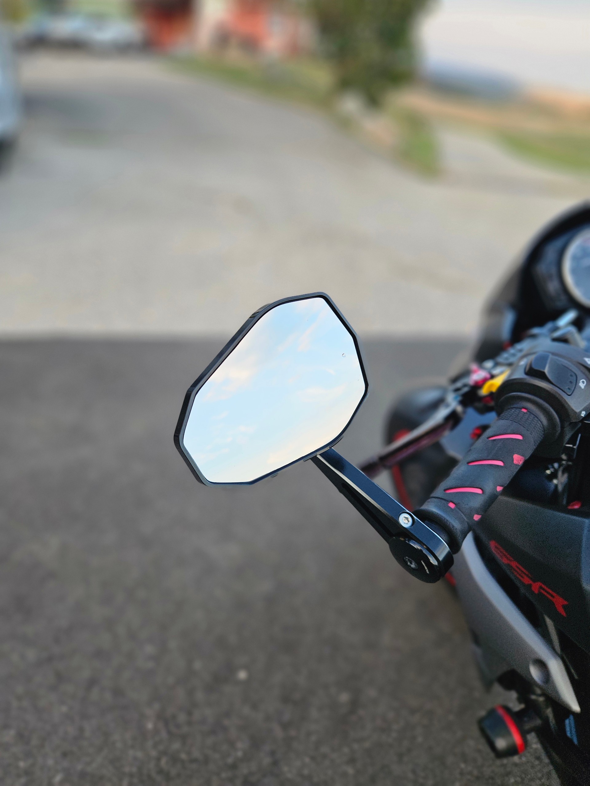 SUZUKI GSR 750 ABS-image-8