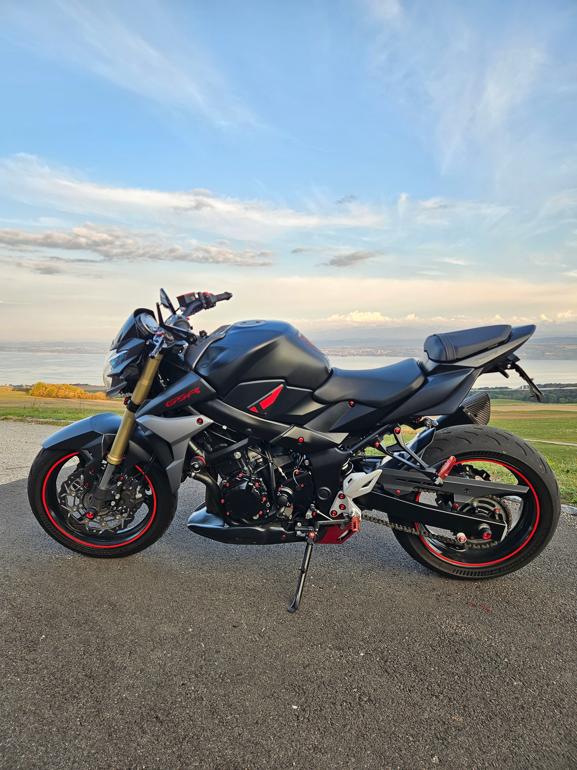 SUZUKI GSR 750 ABS-image-3