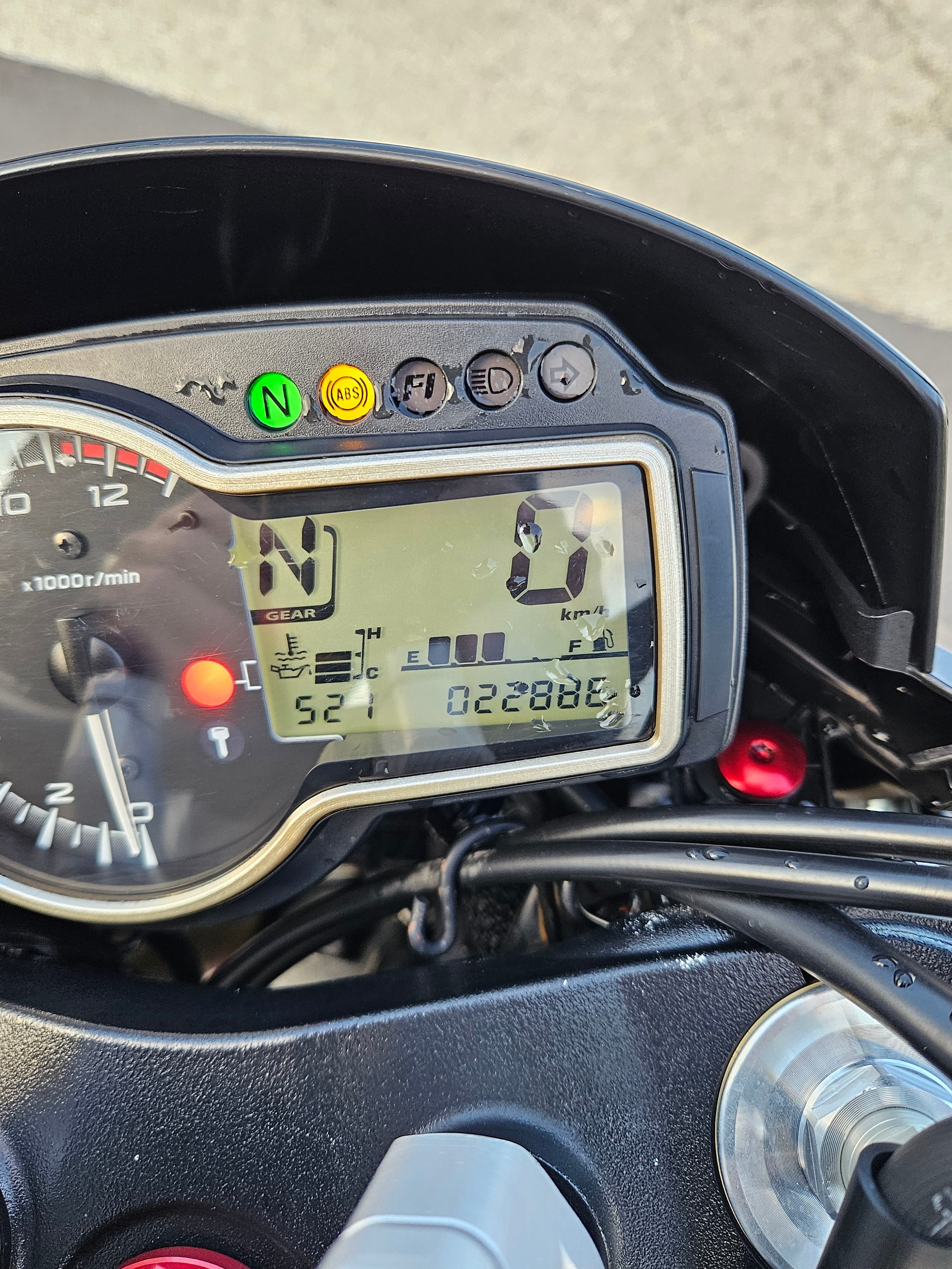 SUZUKI GSR 750 ABS-image-7