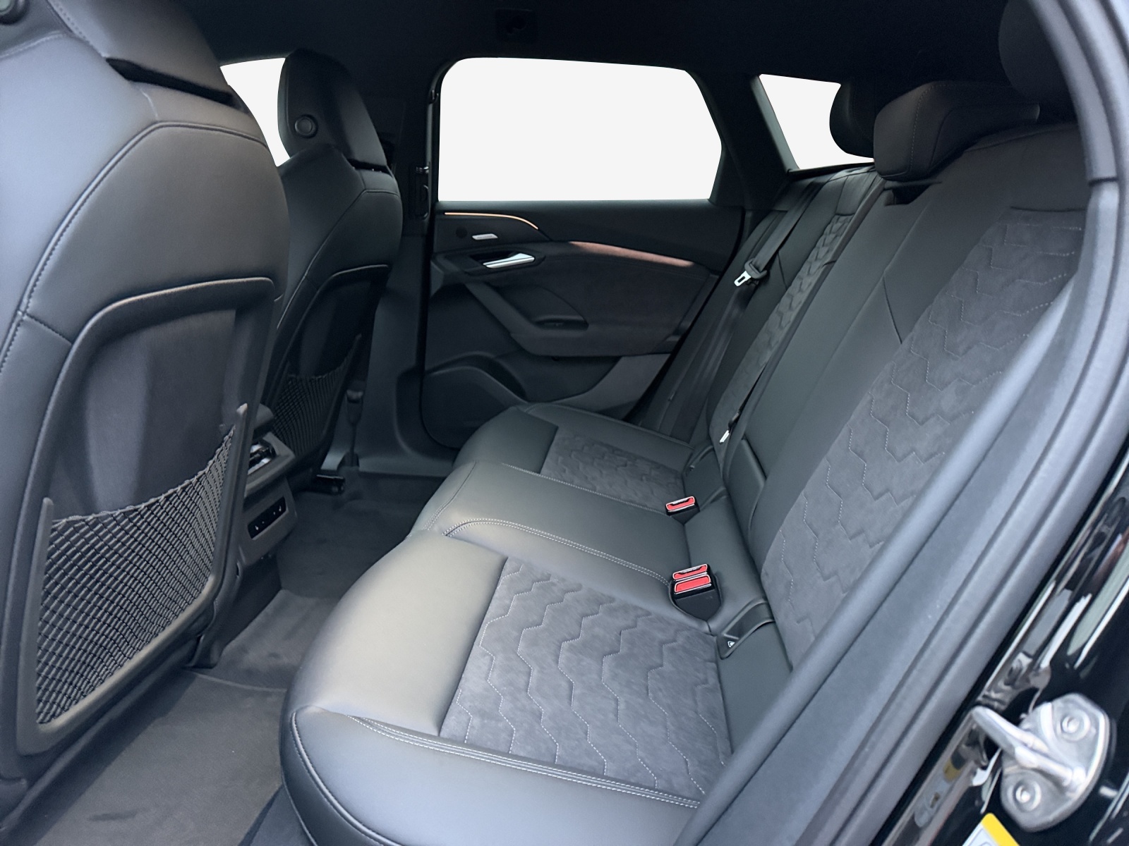 AUDI A6 Avant e-tron quattro-image-11