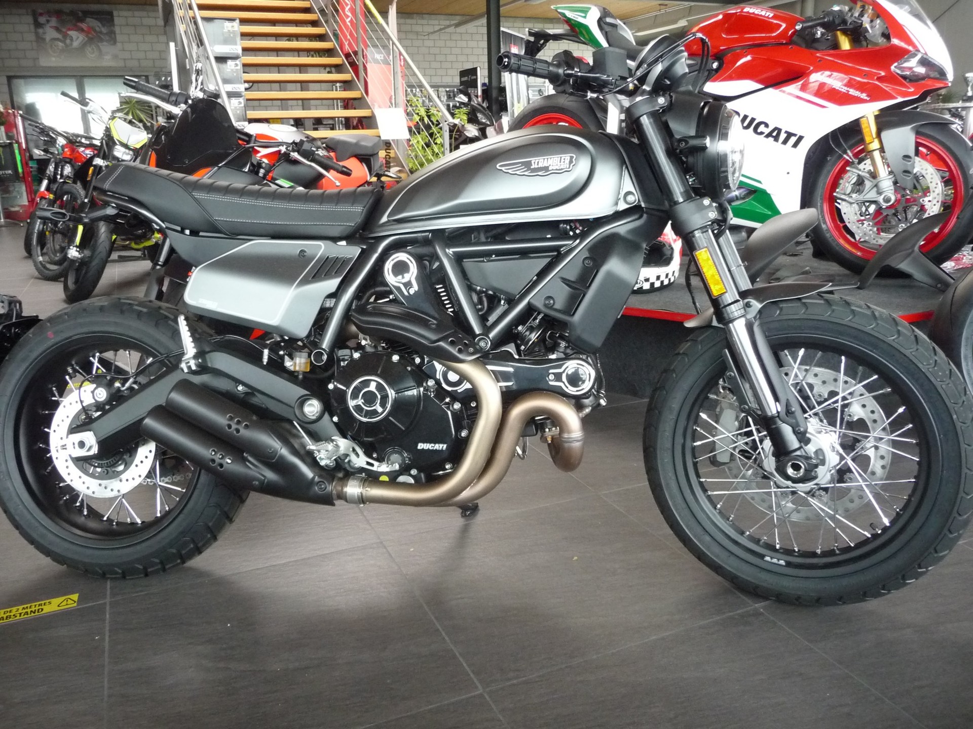 DUCATI Scrambler 800 Nightshift-image-1