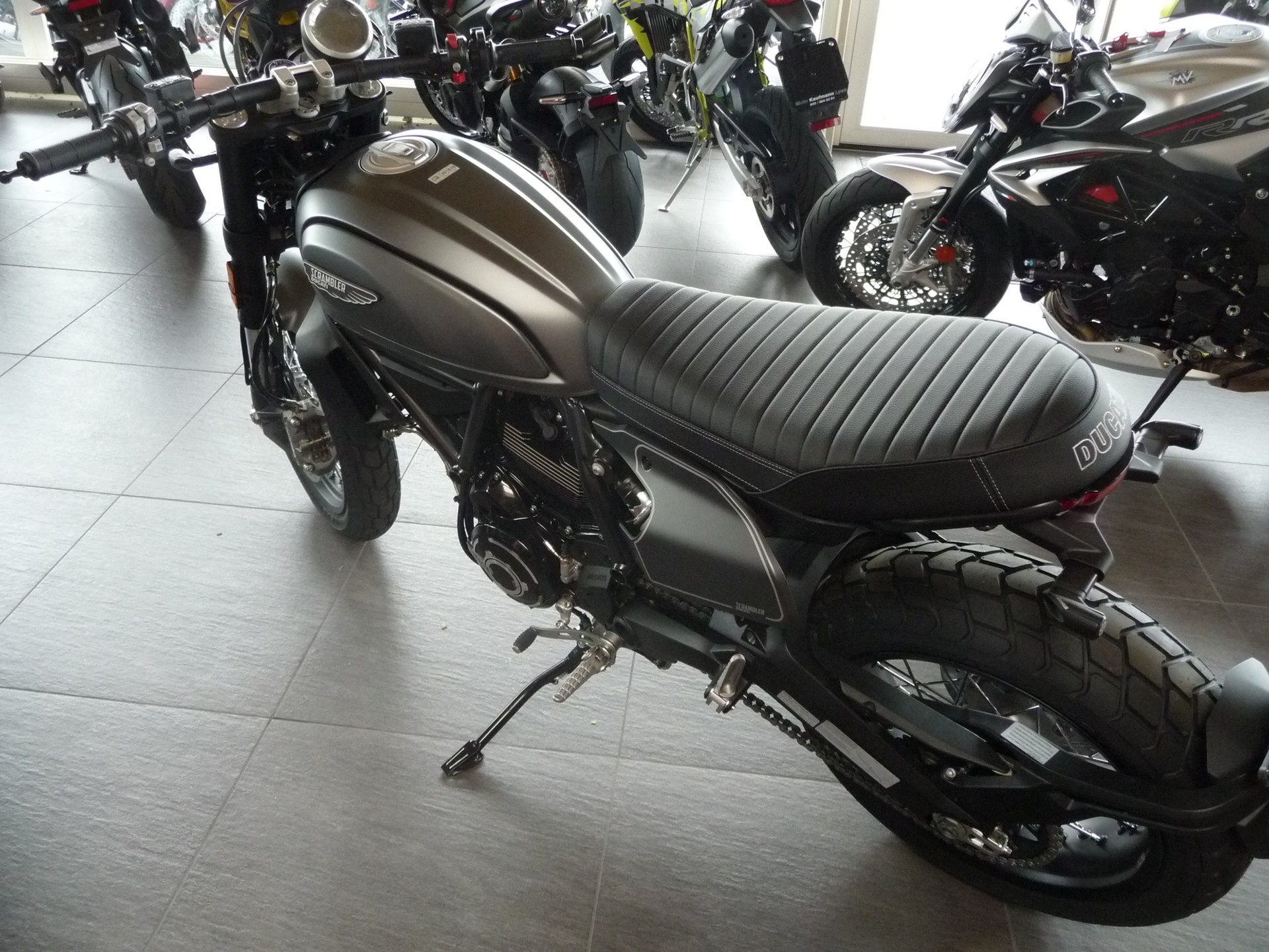 DUCATI Scrambler 800 Nightshift-image-2