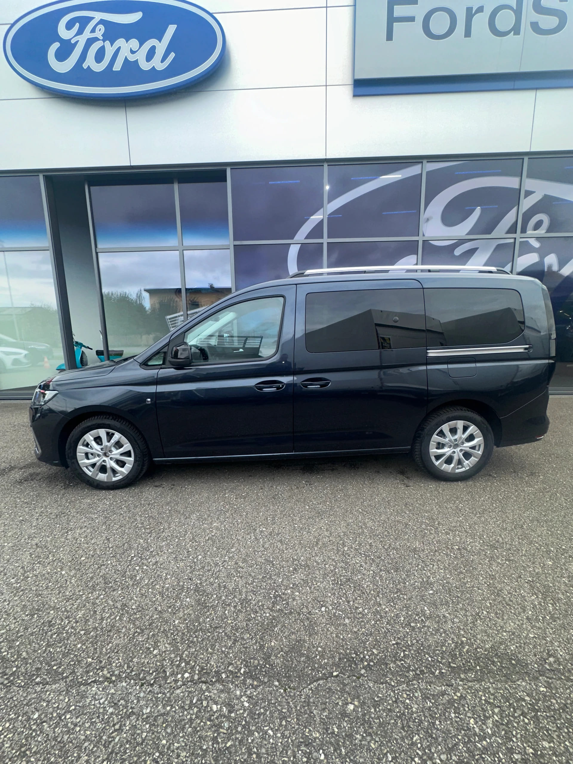 FORD TOURNEO CONNECT Grand 2.0 EcoB 122CV/Titanium/Aut.-image-2
