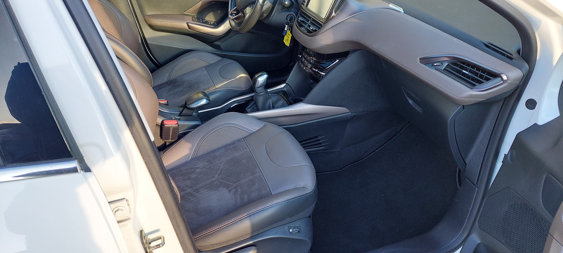 PEUGEOT 2008 1.6 VTI Féline-image-2