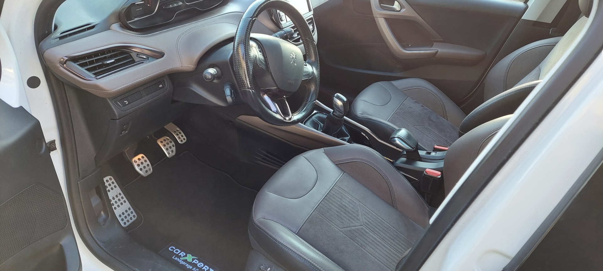 PEUGEOT 2008 1.6 VTI Féline-image-8