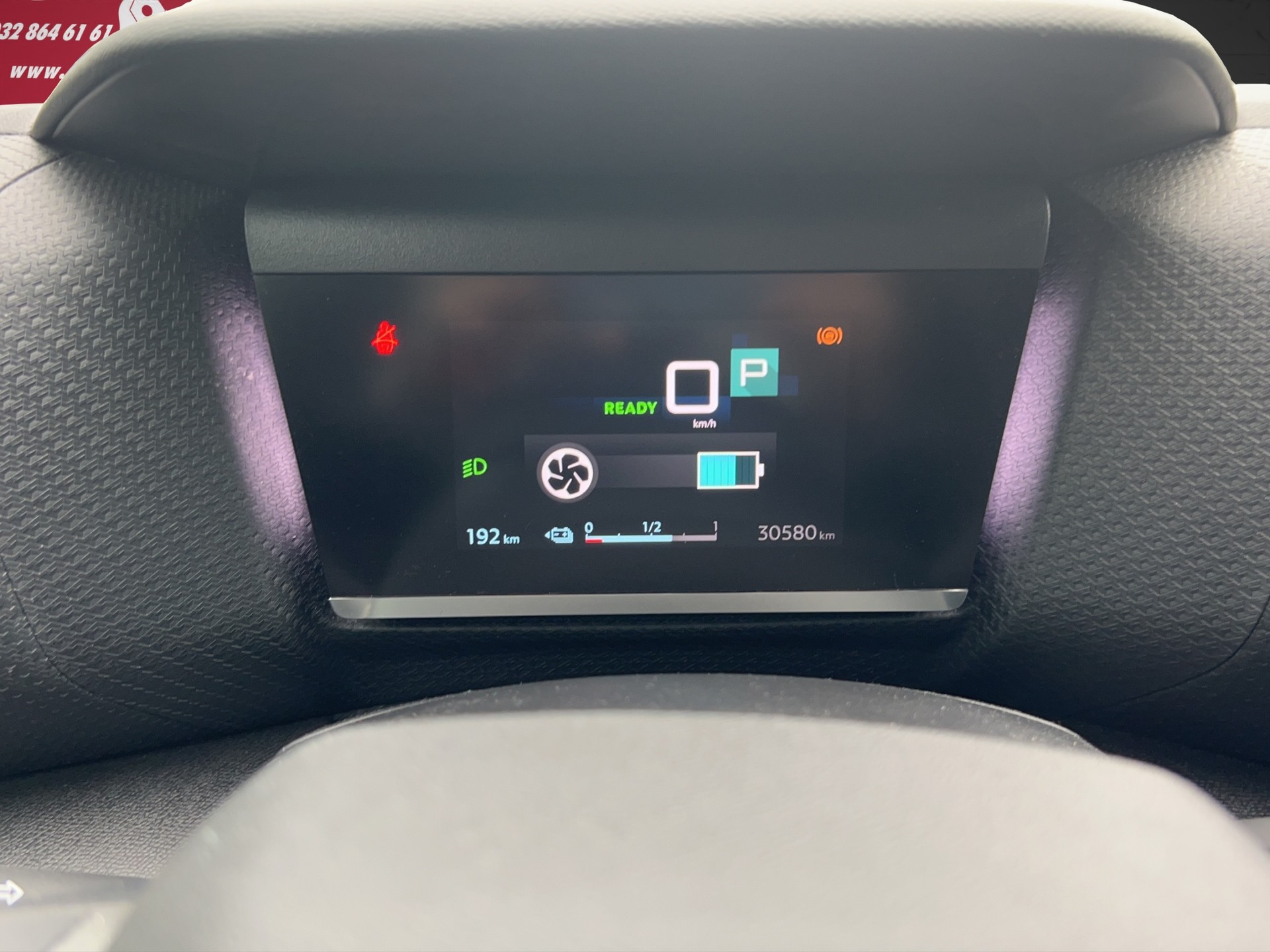 CITROEN C4 Electric Shine-image-6