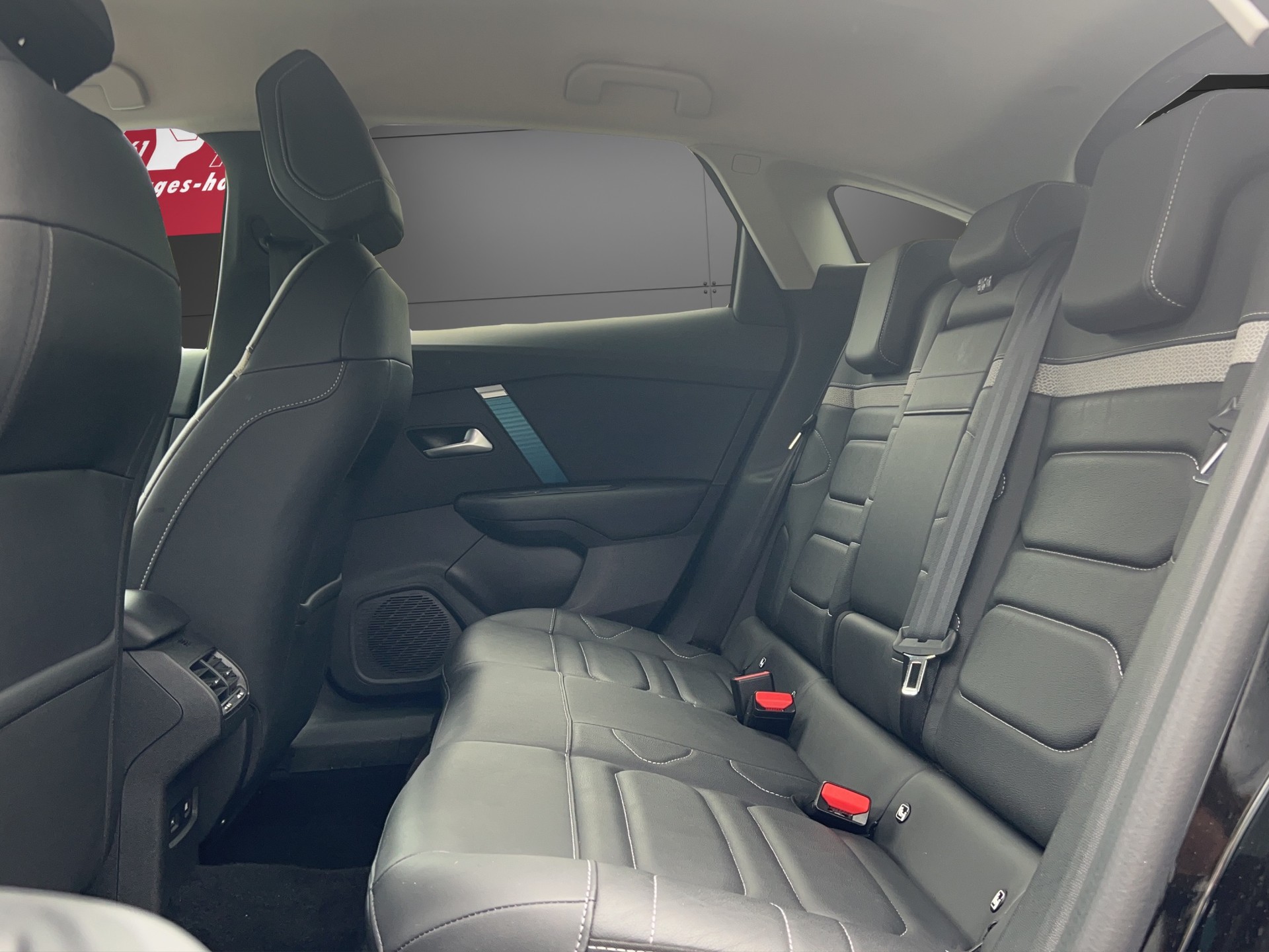 CITROEN C4 Electric Shine-image-4