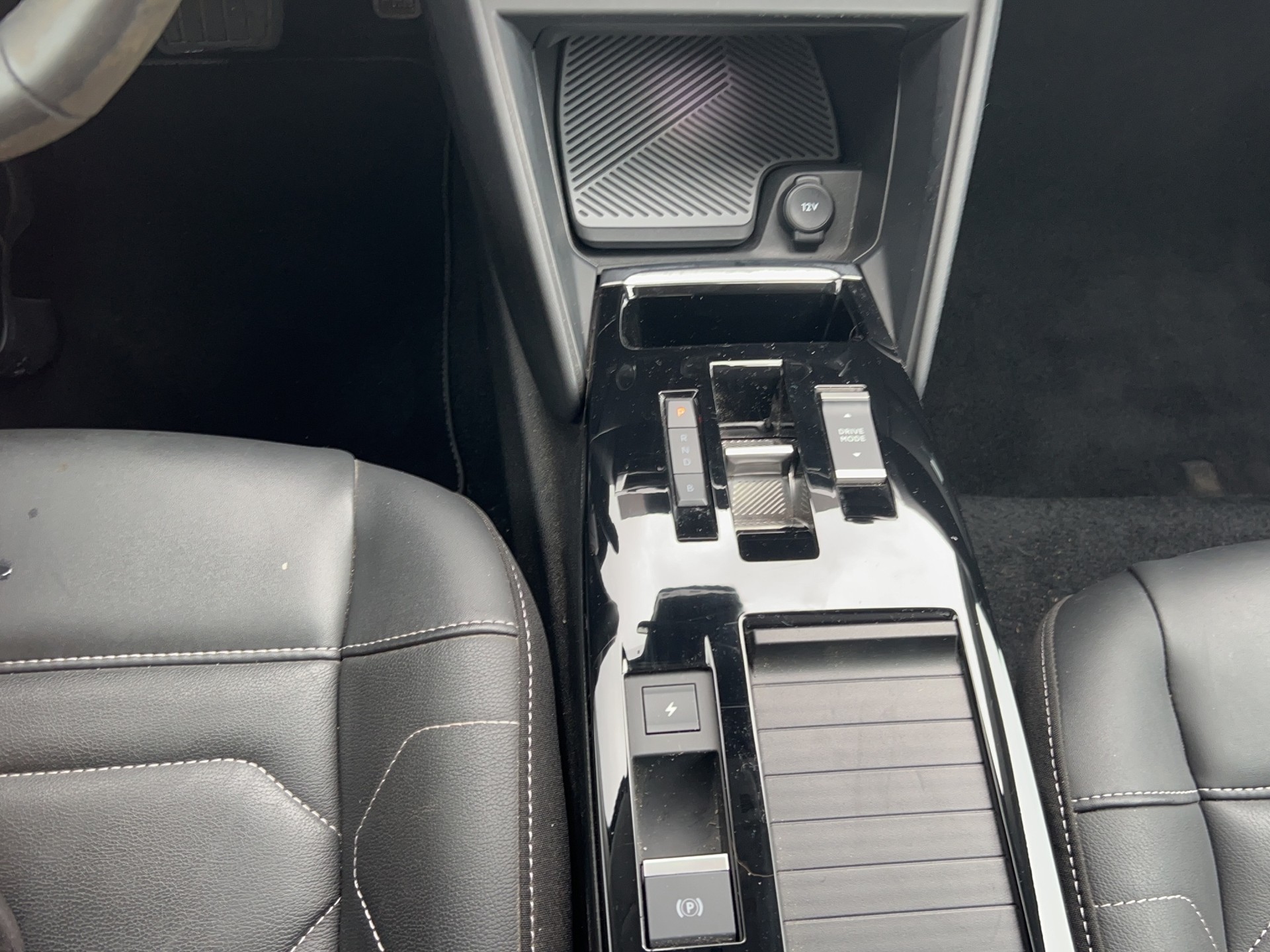 CITROEN C4 Electric Shine-image-8
