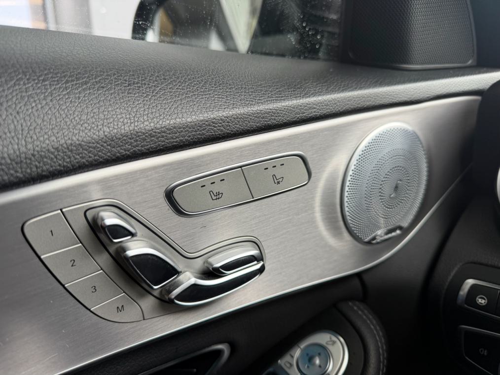 MERCEDES-BENZ C 400 AMG Line 4Matic 9G-Tronic-image-4