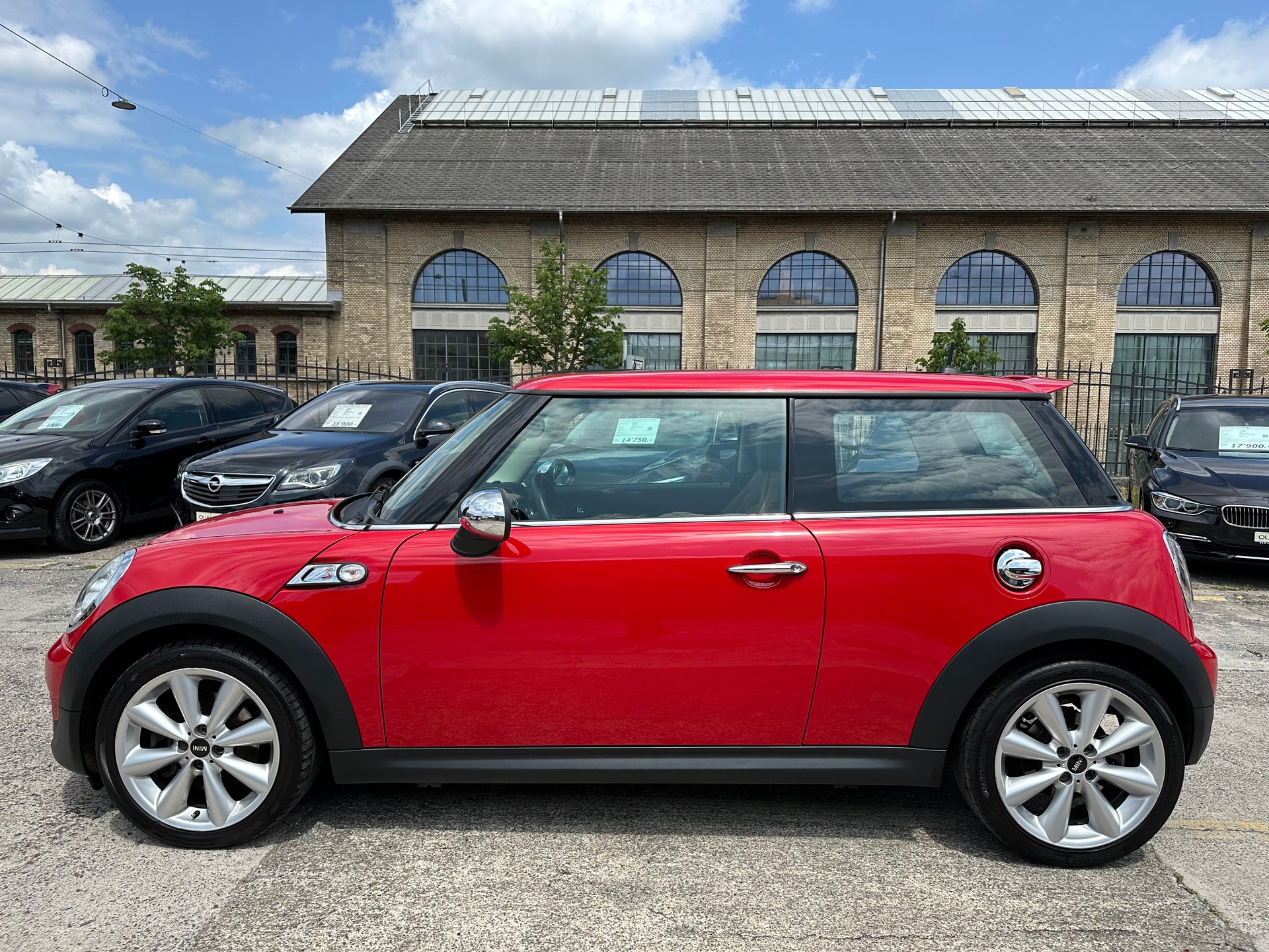 MINI Cooper S-showroom-element-3