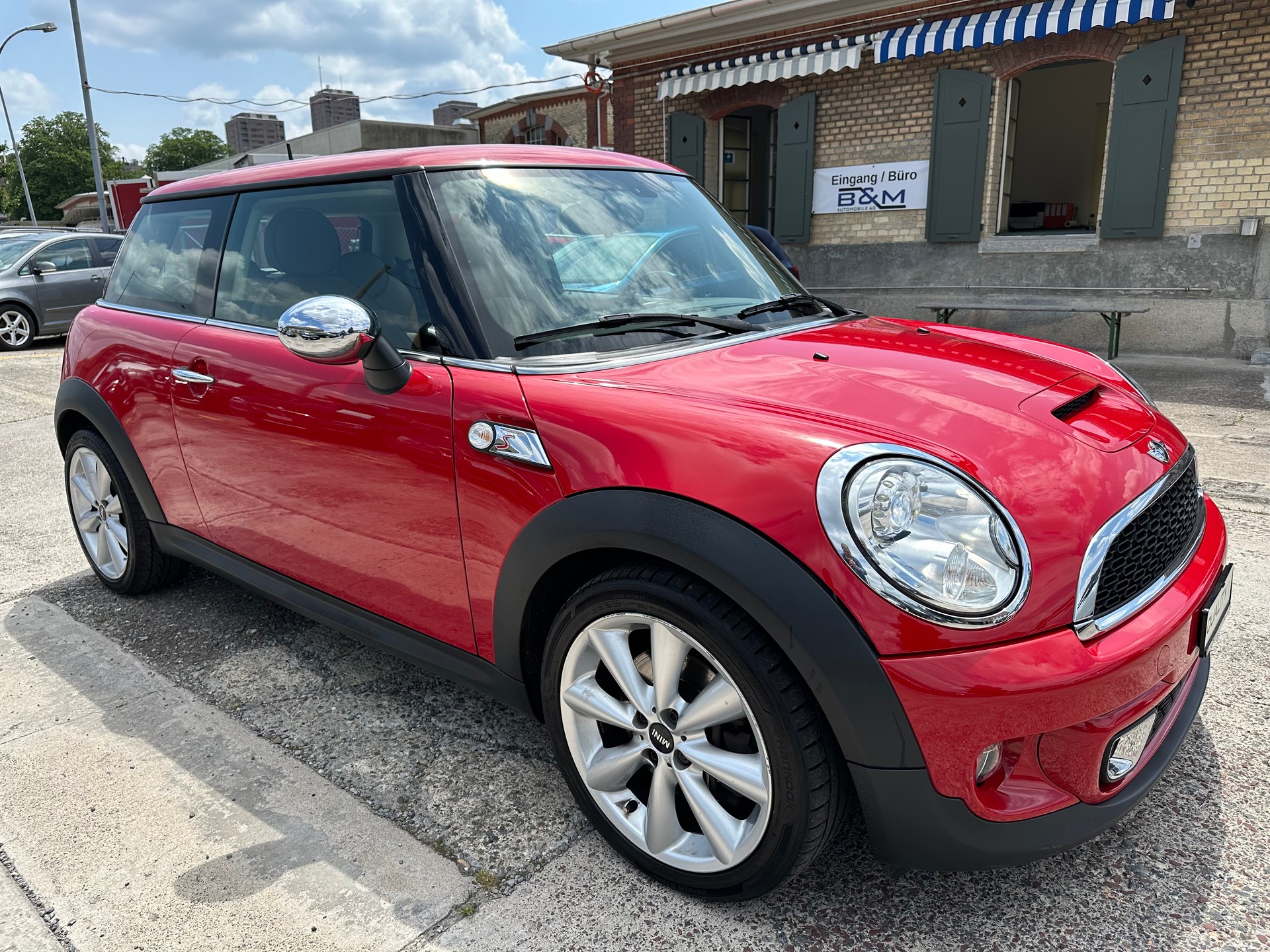 MINI Cooper S-showroom-element-2