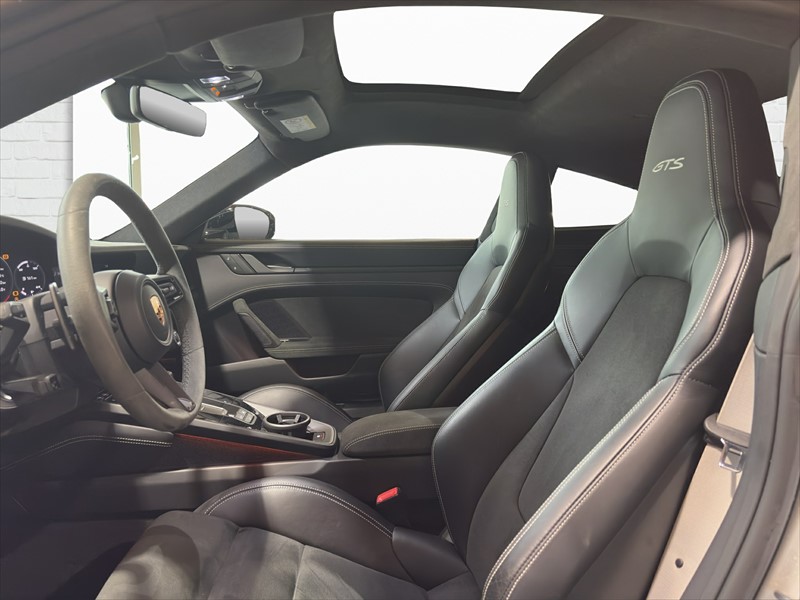 PORSCHE 911 Coupé-image-4