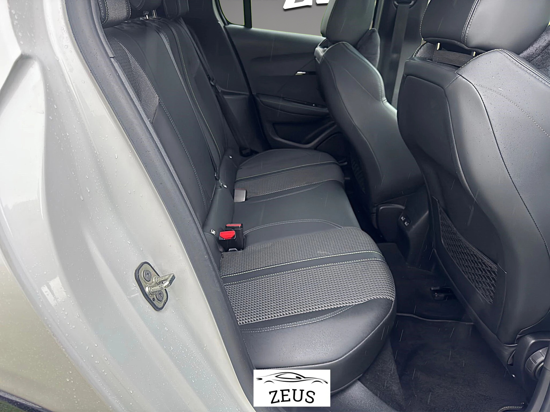 PEUGEOT 208 1.2 PureTech GT Line EAT8-image-14