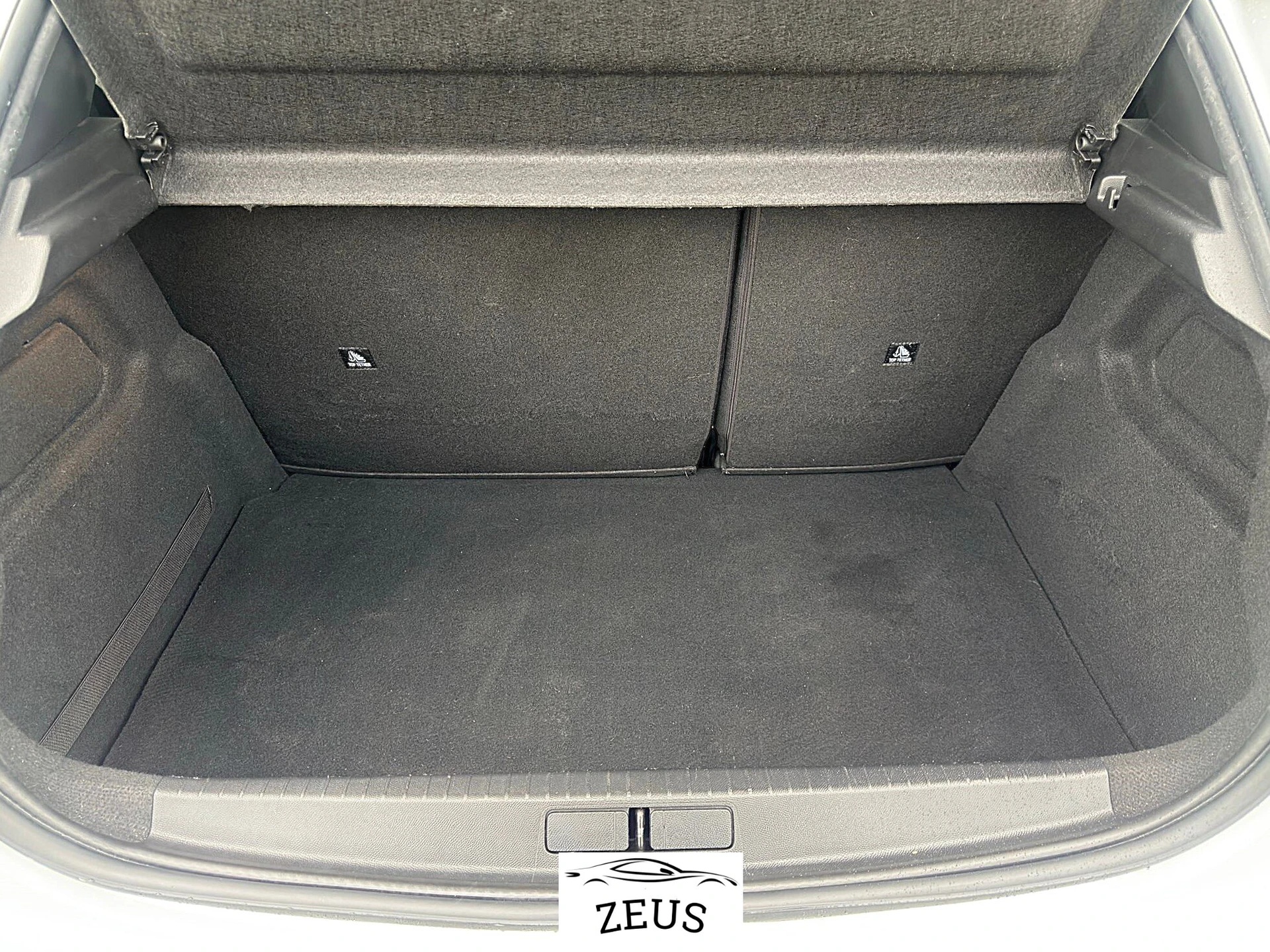 PEUGEOT 208 1.2 PureTech GT Line EAT8-image-15