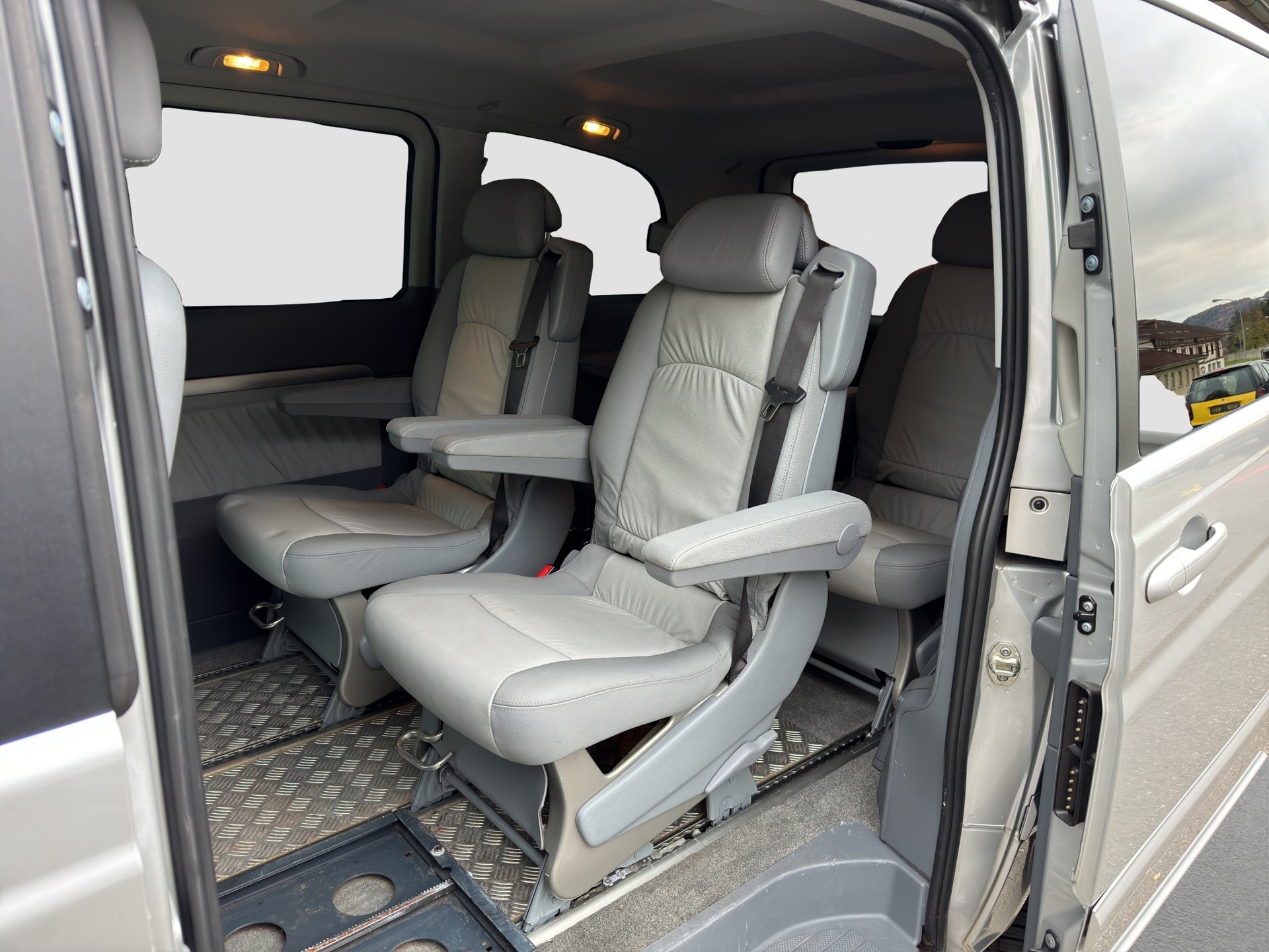 MERCEDES-BENZ Viano 2.2CDI Trend 4-Matic (Invalidenfahrzeug)-image-8