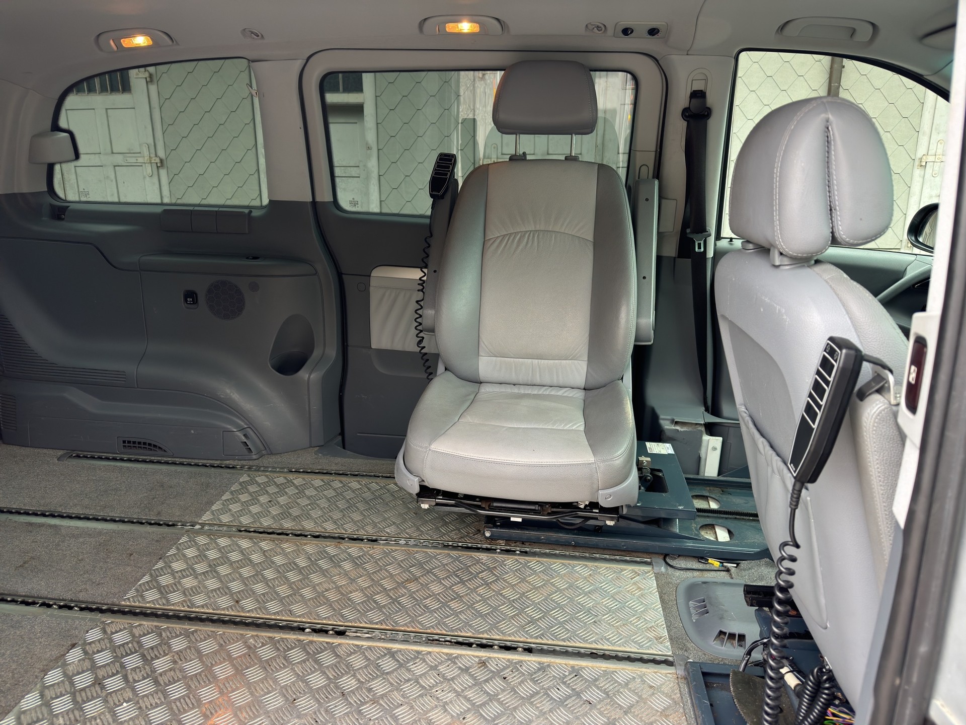 MERCEDES-BENZ Viano 2.2CDI Trend 4-Matic (Invalidenfahrzeug)-image-10
